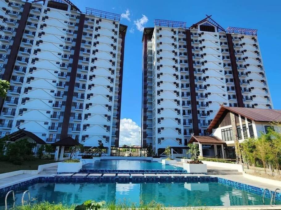 E&d Royal Oceancrest Mactan - 1br Full With Balcony And Rooftop With Panoramic View Near Airport Lapu-Lapu City