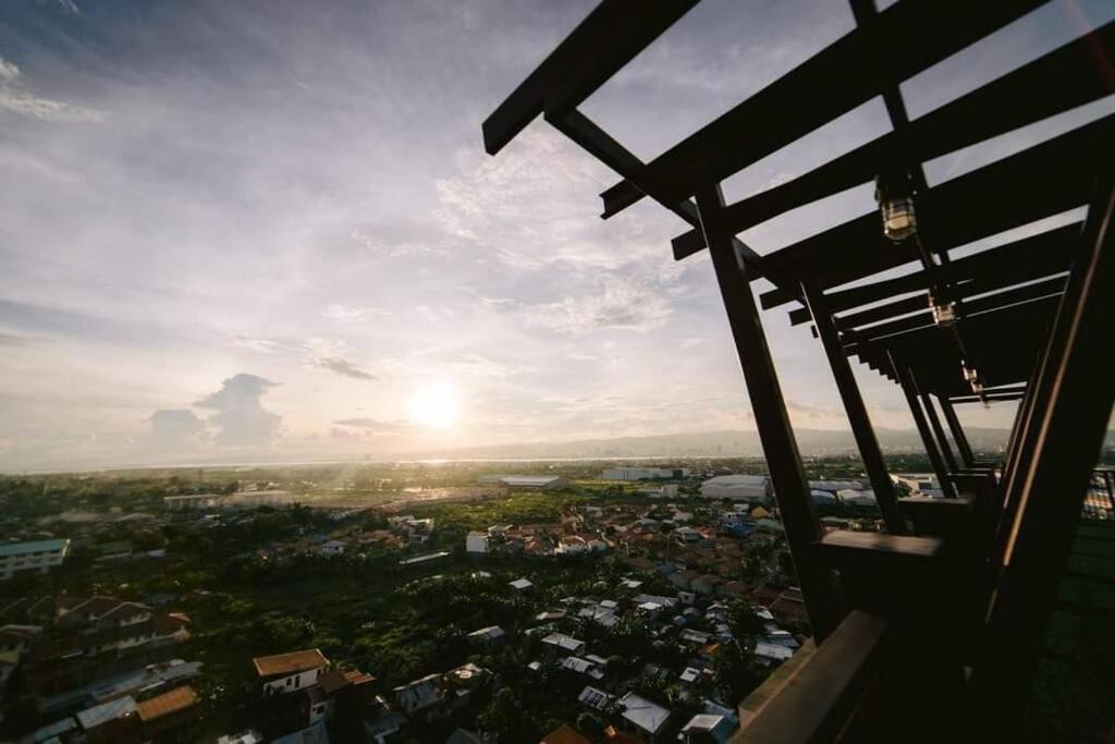 E&d Royal Oceancrest Mactan - 1br Full With Balcony And Rooftop With Panoramic View Near Airport Apartment