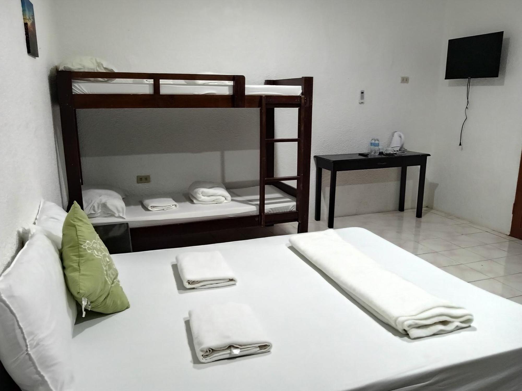 Front Hotel *