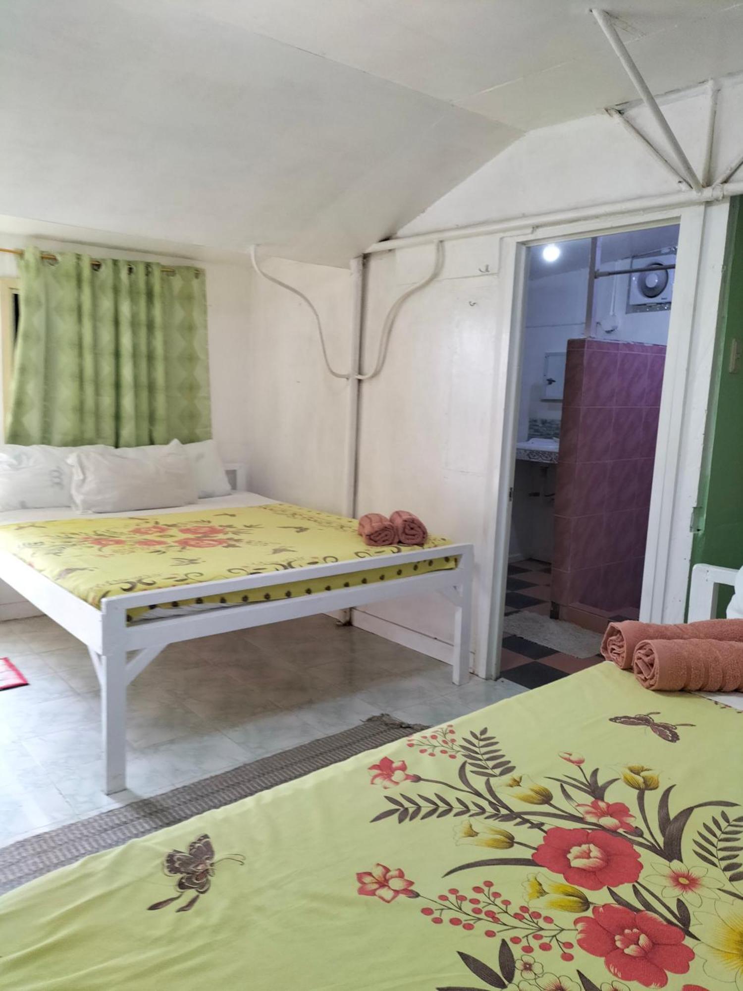 Bed & Breakfast Cronin Oslob