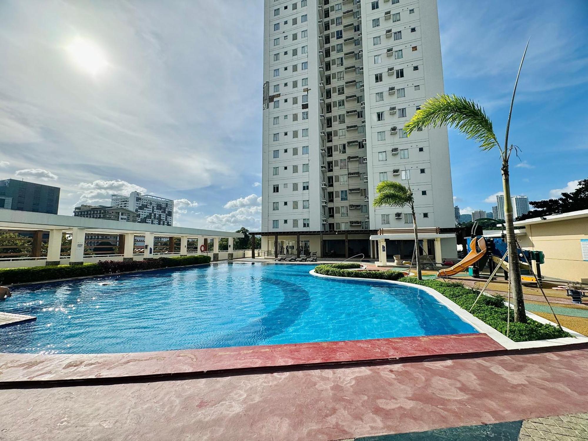 One- Bedroom Avida Tower 1 It Park Apartment Cebu
