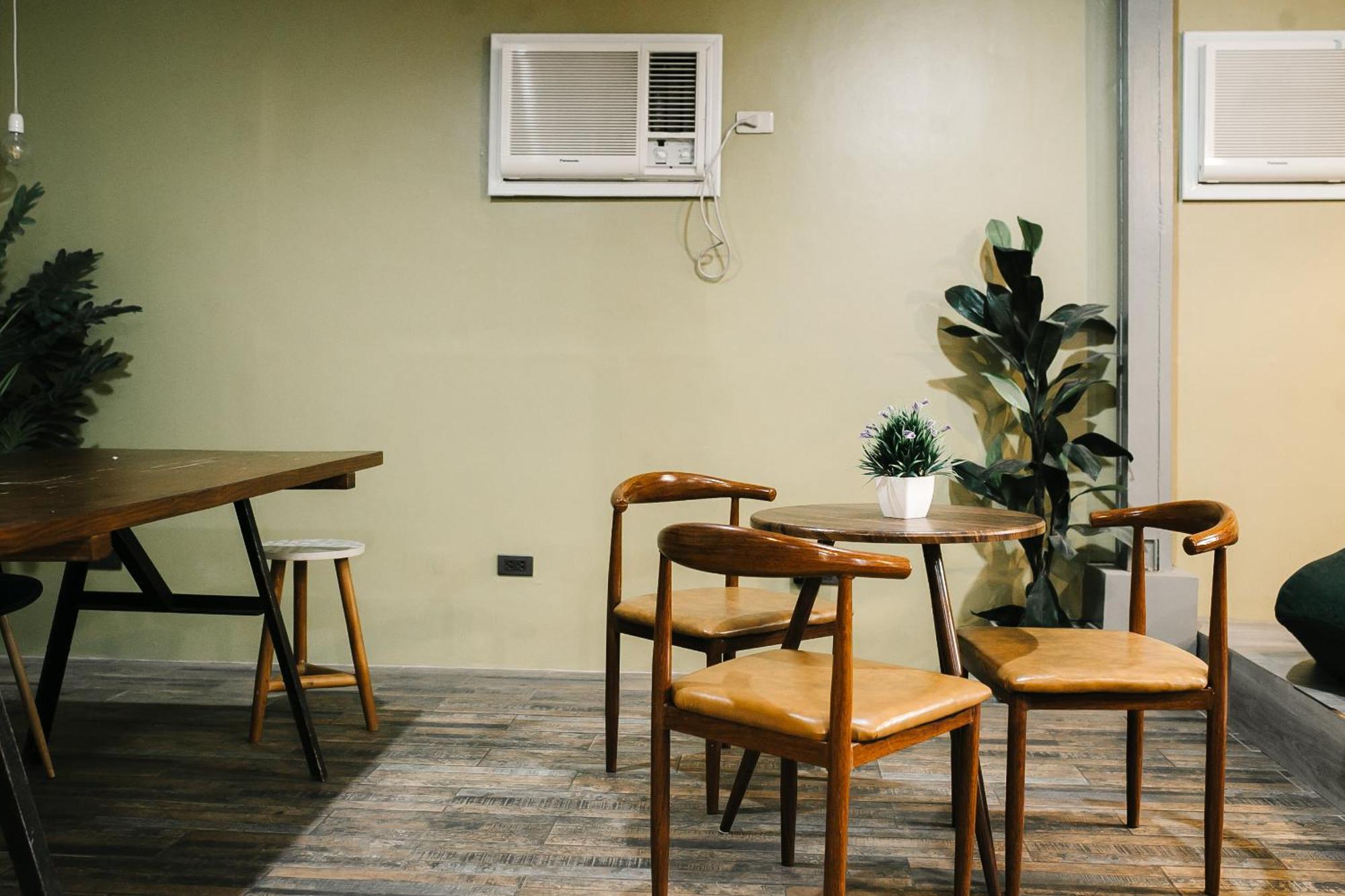 Murals And Cafe Albergue *