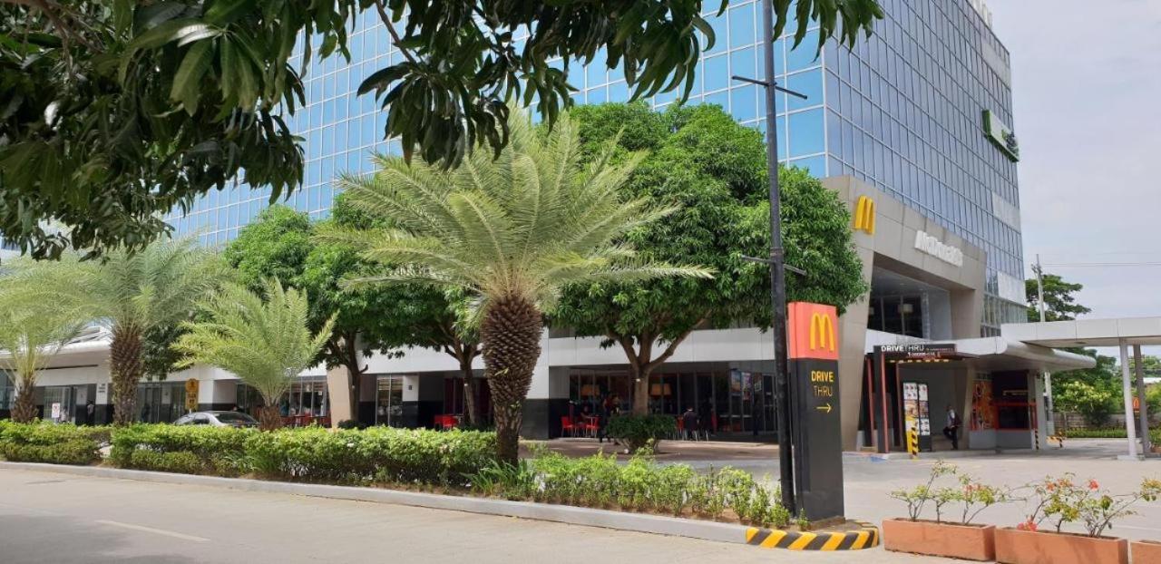 Mactan Newtown With Pool Access * Lapu-Lapu City