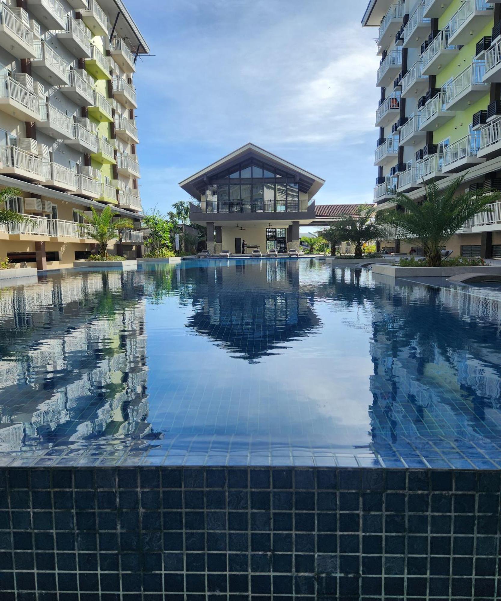 Azur Suites: Stylish Airport Retreat With Netflix And Luxe Pool Apartment *