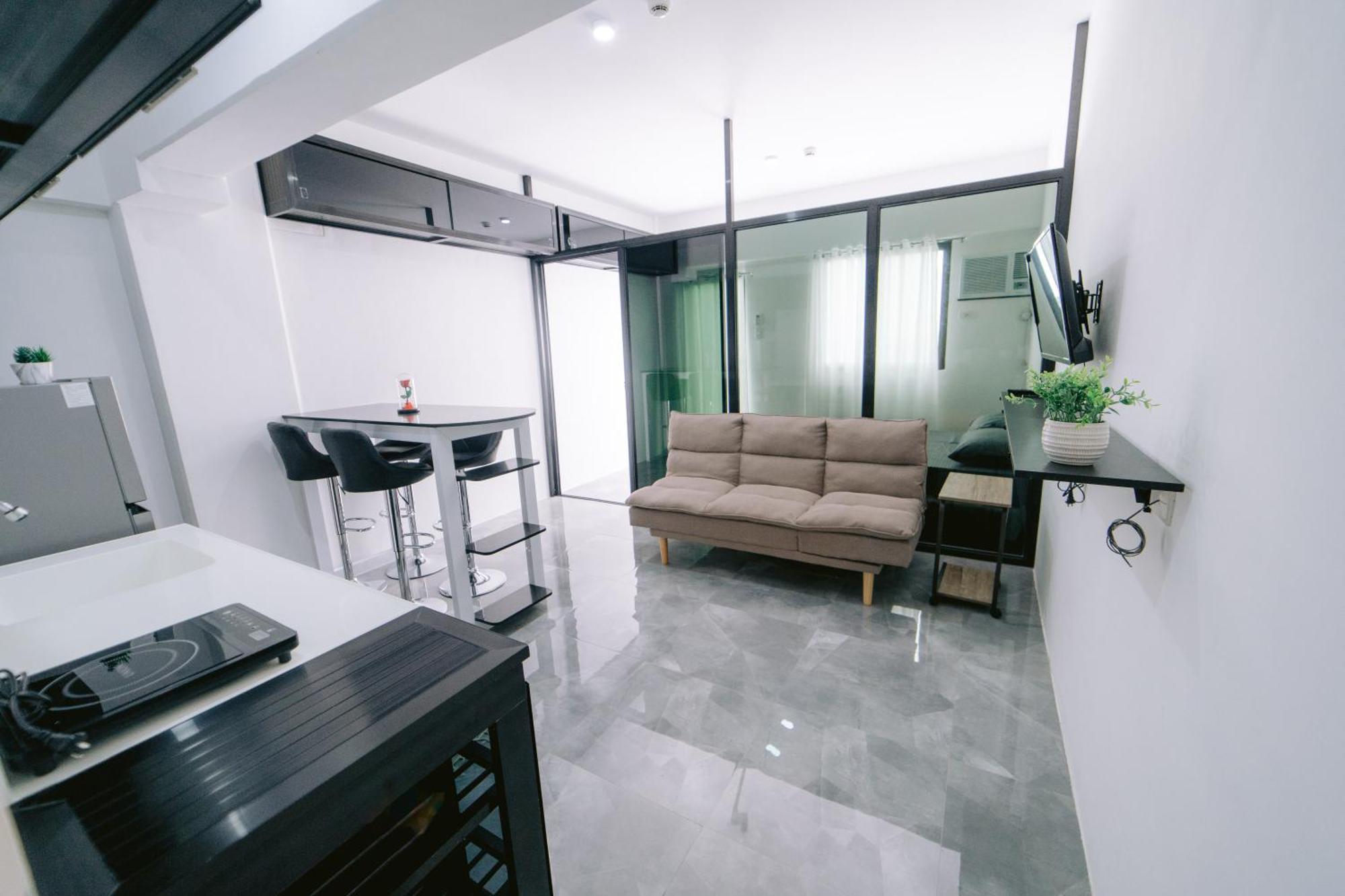 Royal Oceancrest Mactan Unit 1418 *
