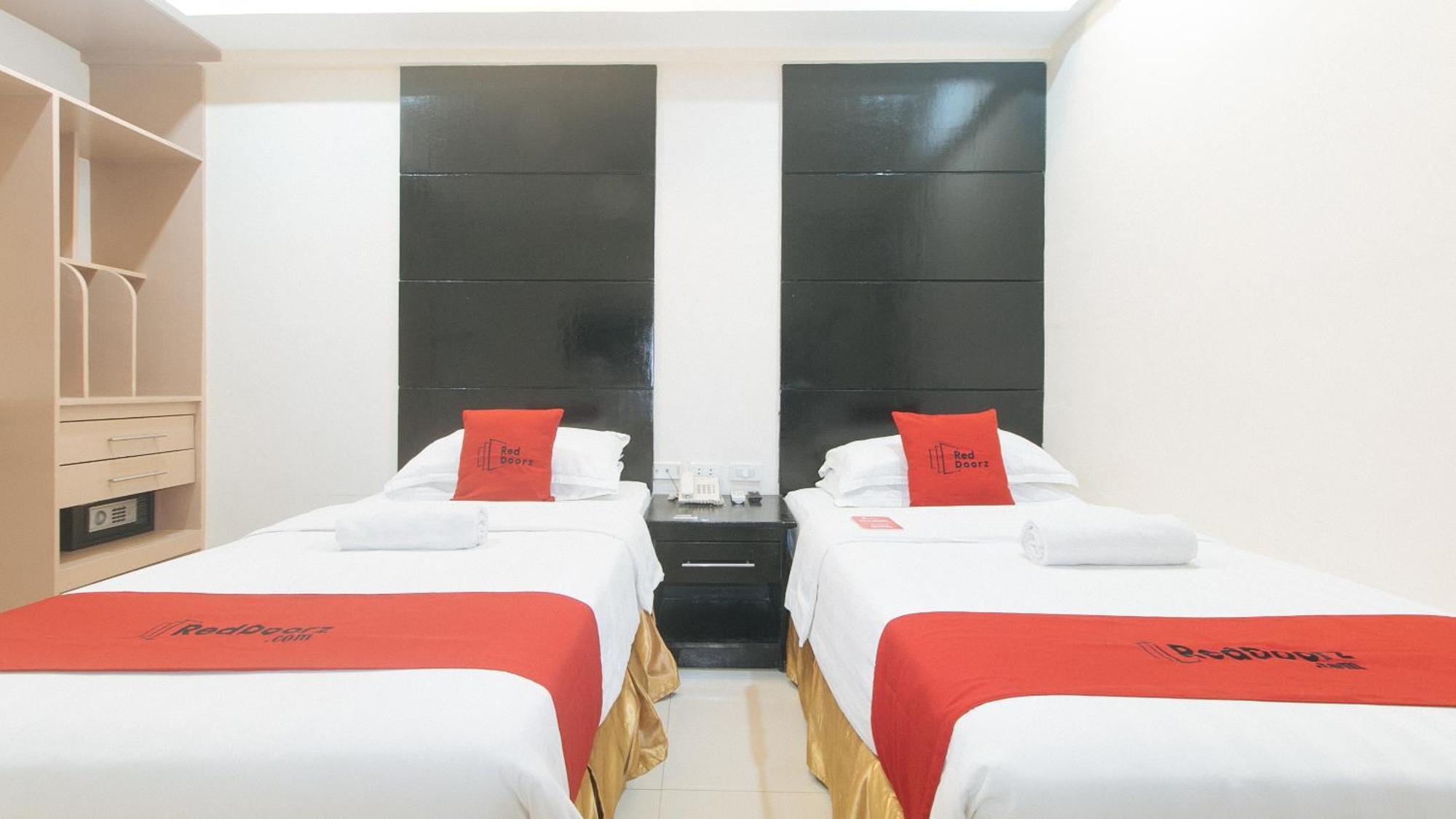 Reddoorz At Grand Apartelle Hernan Cortes 3*