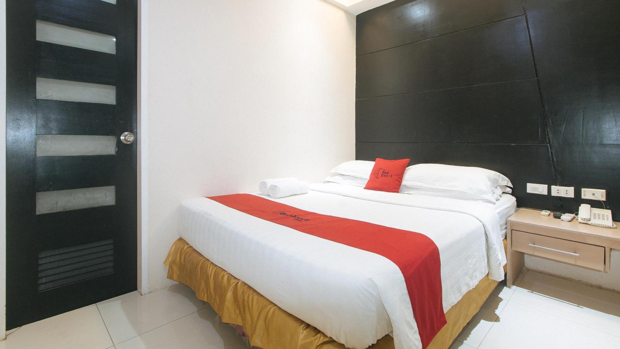 Hotel Reddoorz At Grand Apartelle Hernan Cortes 3*