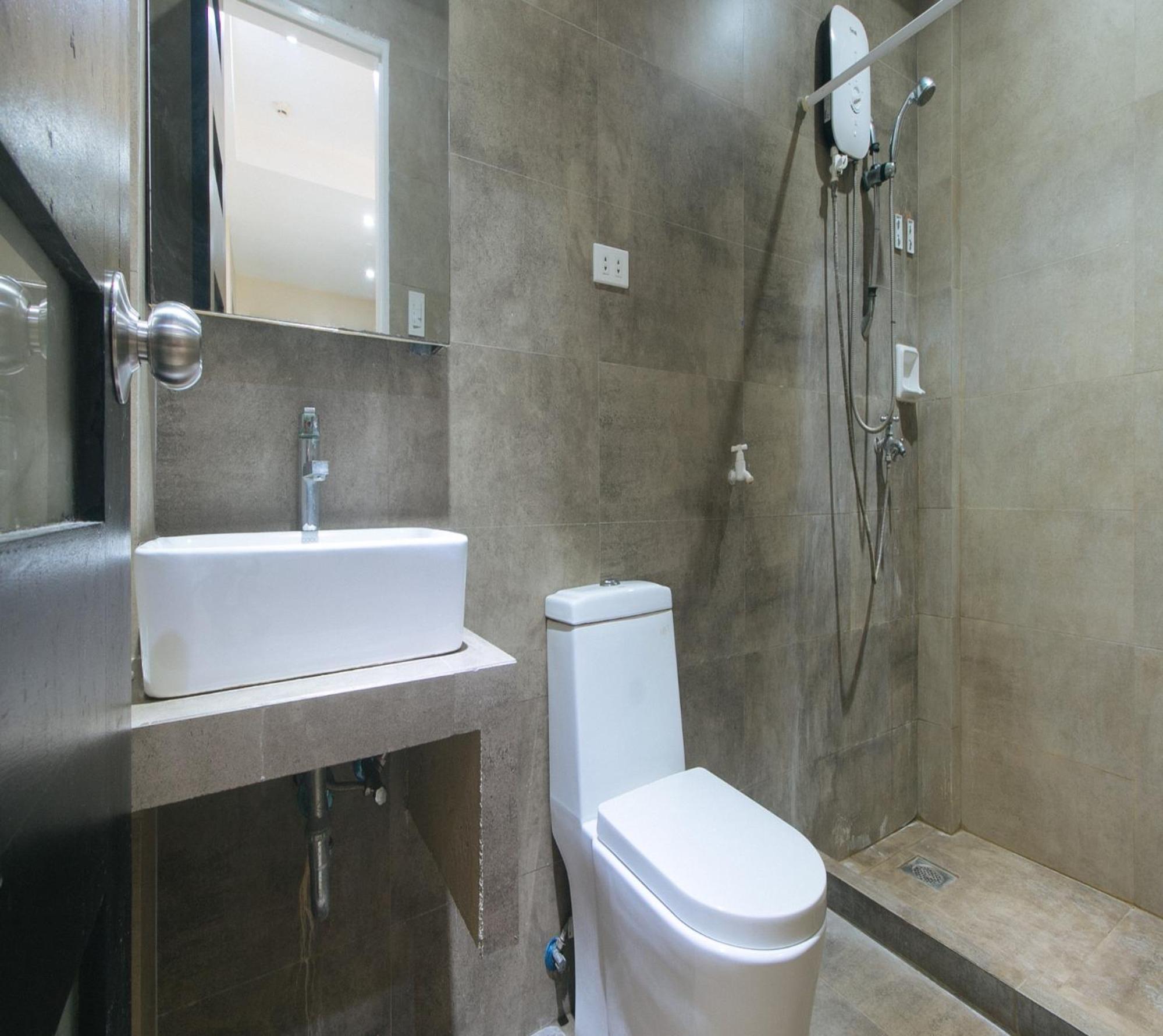 Reddoorz At Grand Apartelle Hernan Cortes Hotel 3*