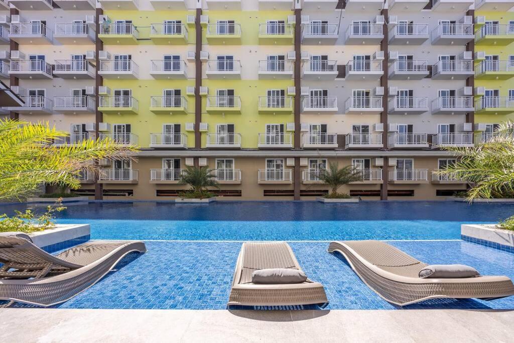 Express Condotel 731,3 Minutes To Airport,mall, With Gym & Pool,fast Wi-fi,free Netflix Apartment Lapu-Lapu City