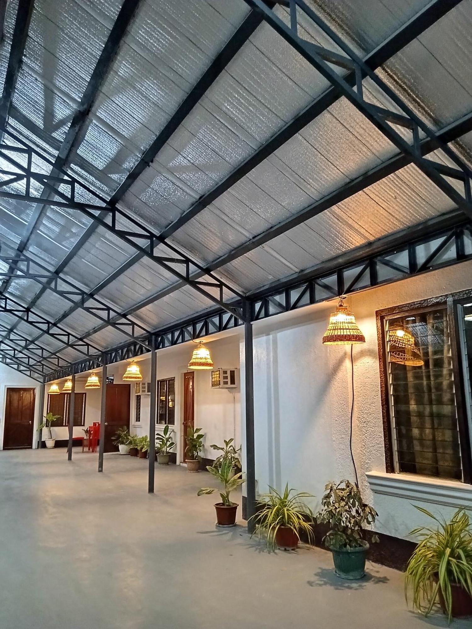 Front Hotel Moalboal