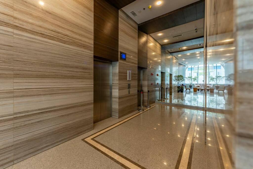 Apartment The Amber - Designer Unit In It Park,