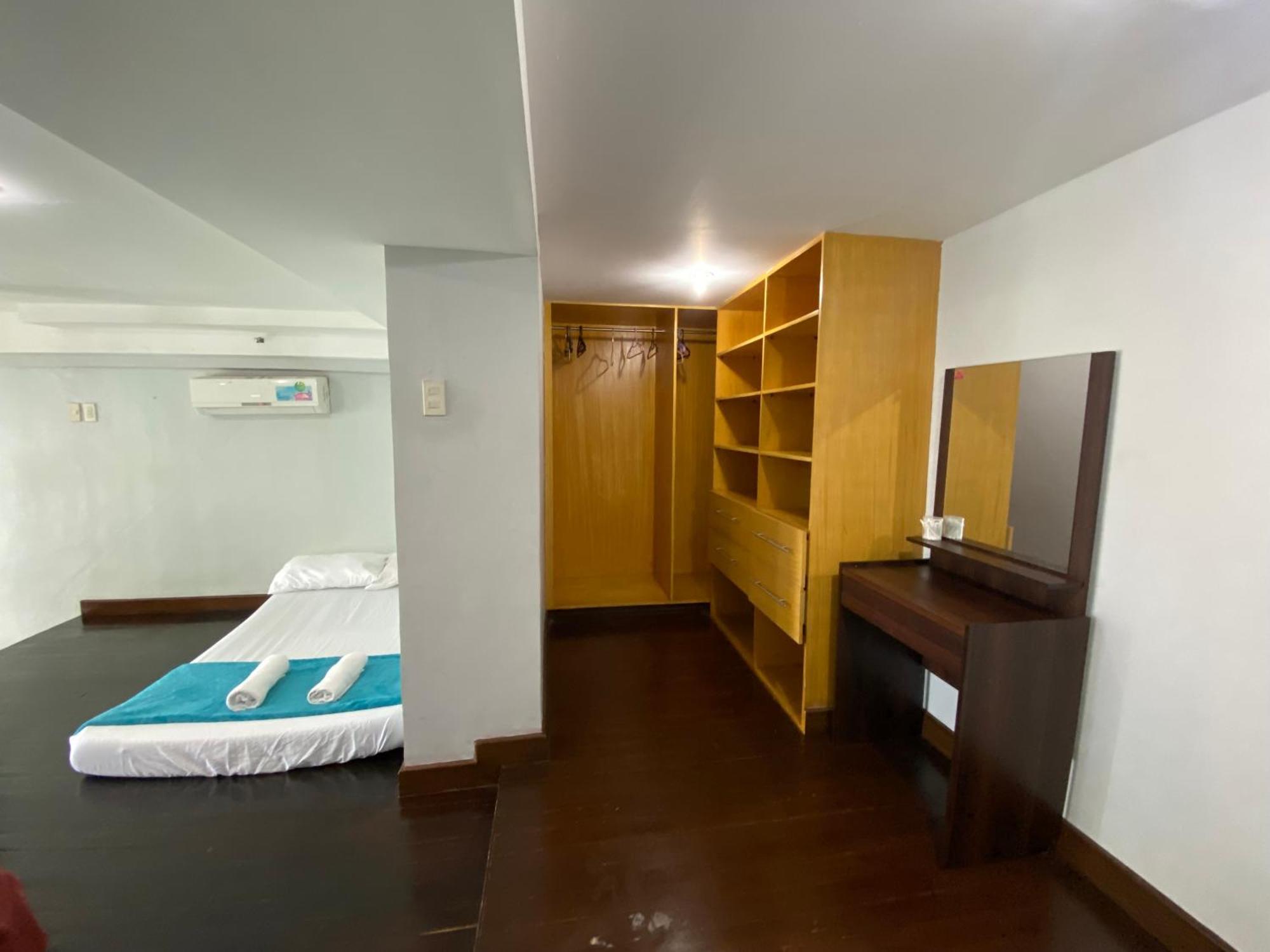 Huge Lofts By P&j Apartment Cebu
