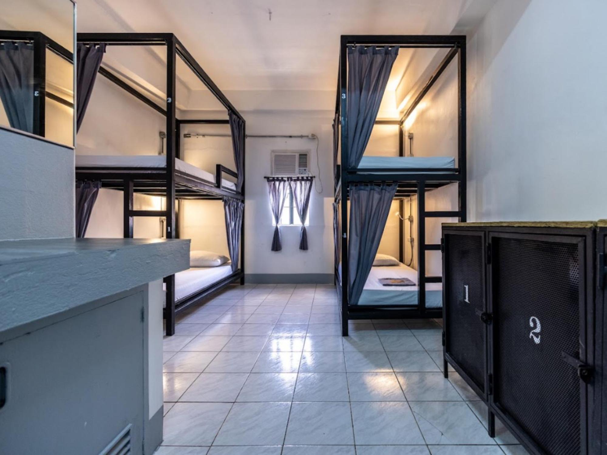 Mad Monkey (adults Only) * Cebu