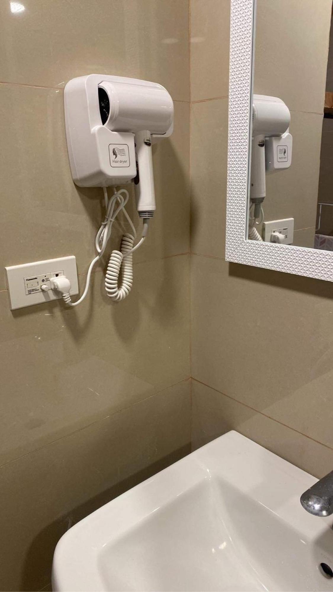Apartment 38 Park Avenue Right In The Heart Of It Park Cebu, 55 Inches Tv, Wifi