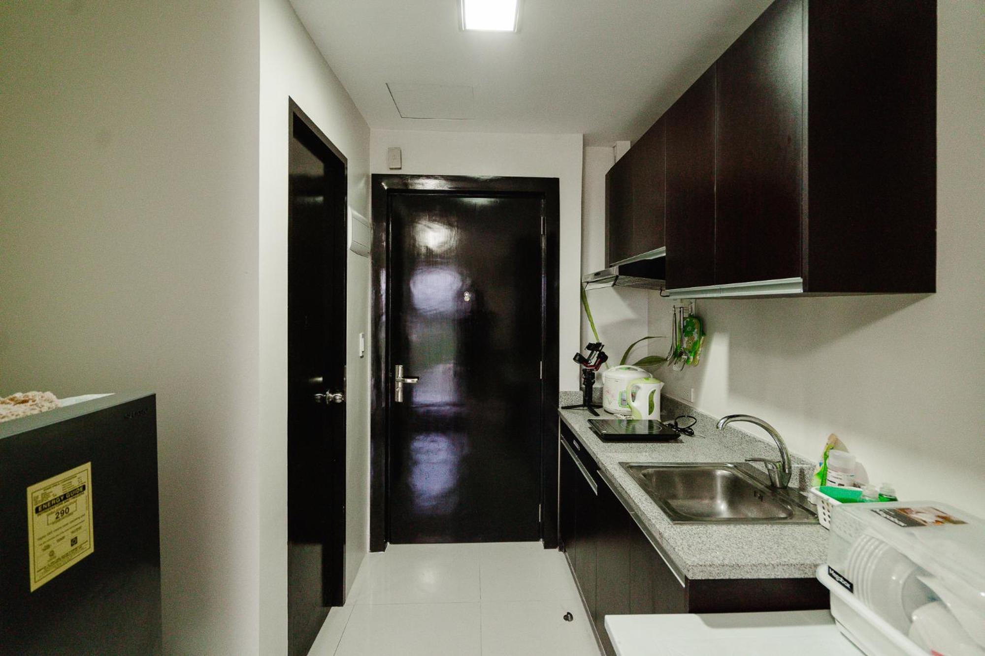 8c Unit With Free Wifi Pool And Gym Apartment Mandaue City