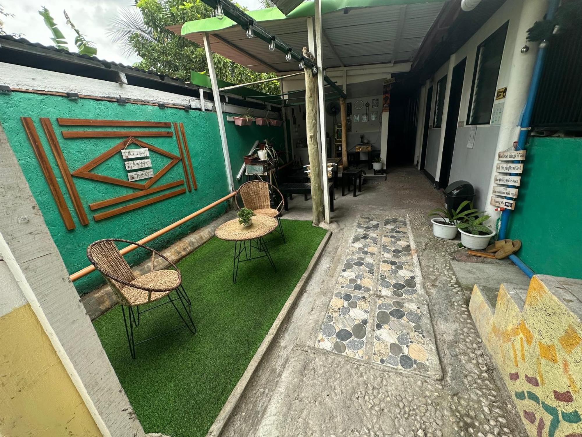 Hostel Maui's Place Badian