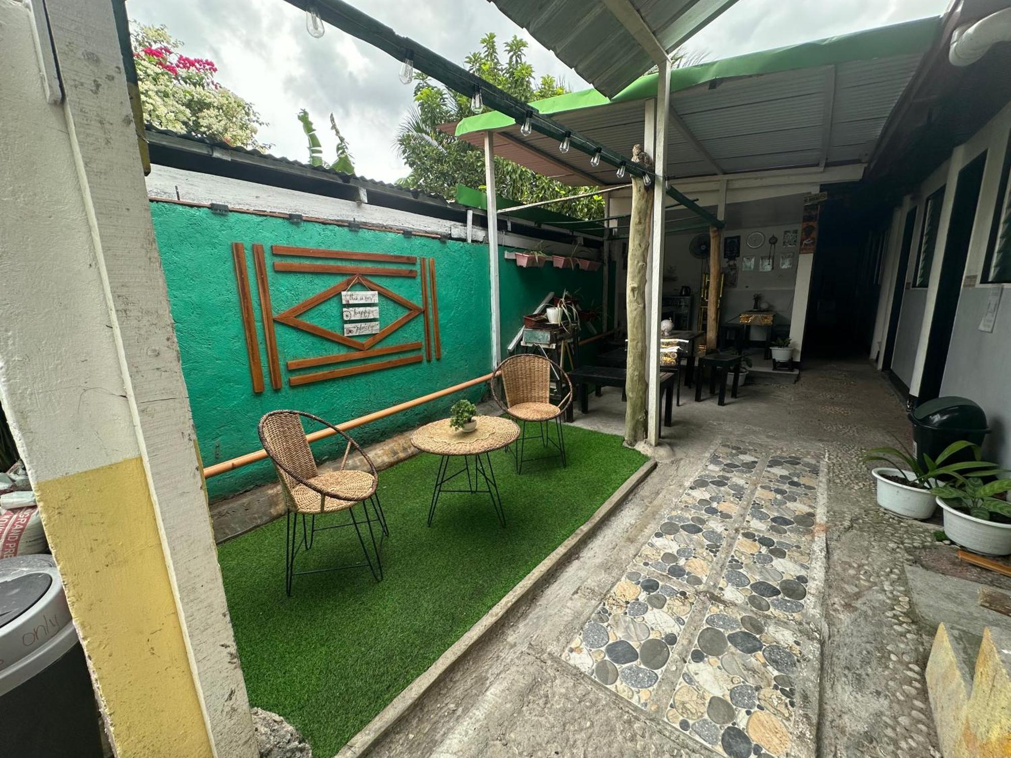 Maui's Place Badian