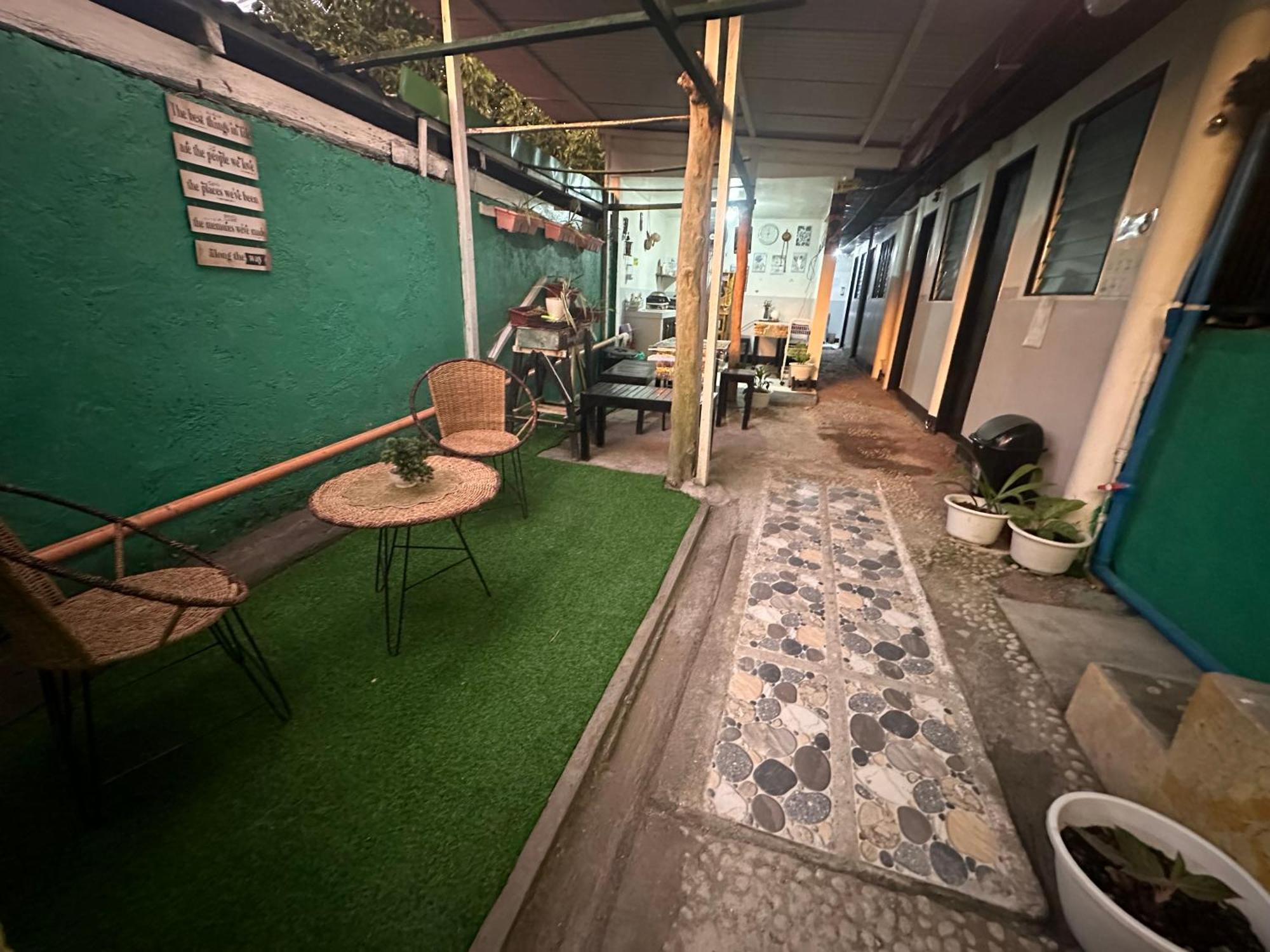 Hostel Maui's Place Badian