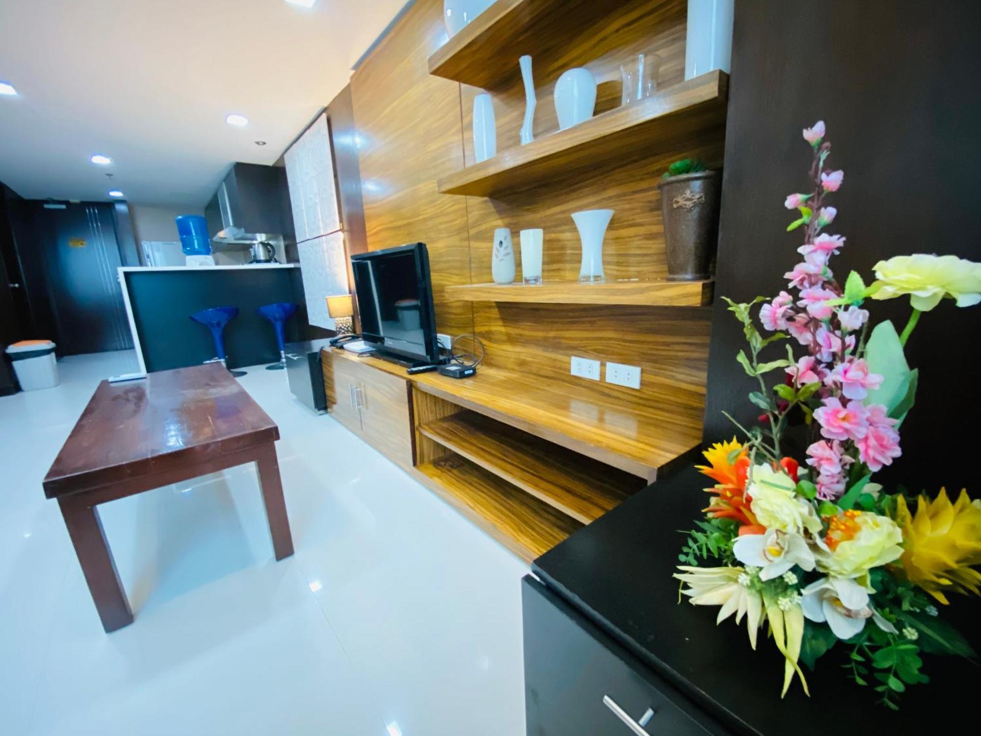 Huge Lofts By P&j *