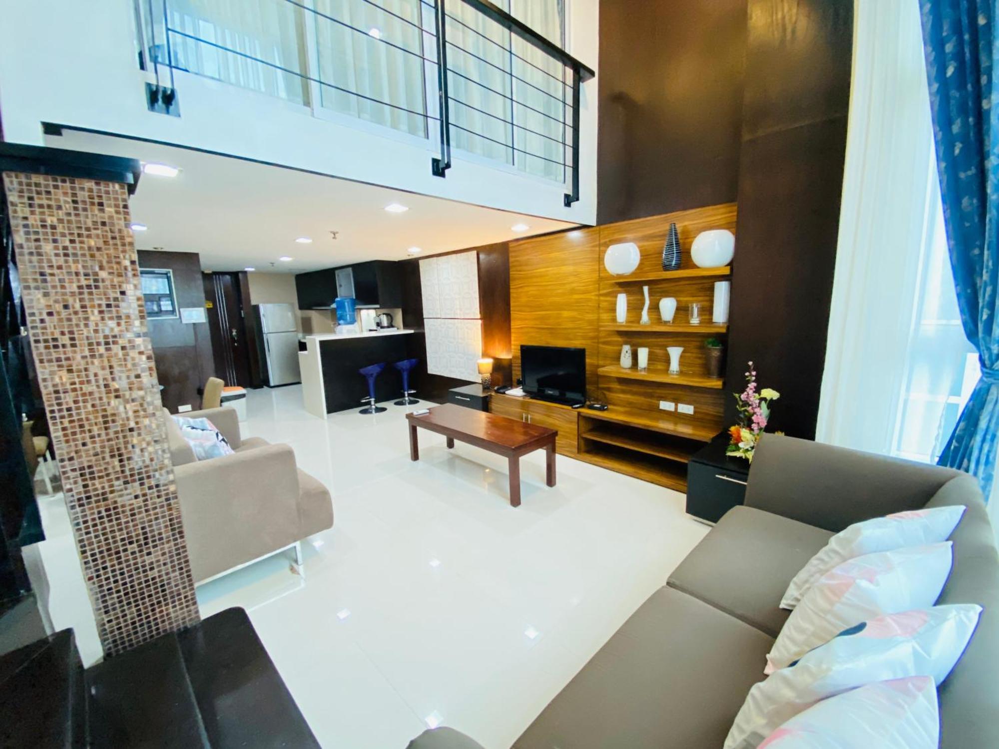 Huge Lofts By P&j *