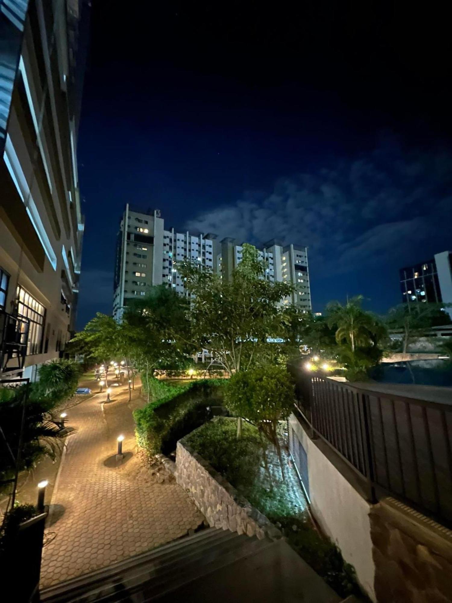 Arlowes At 20f Grand Residences *