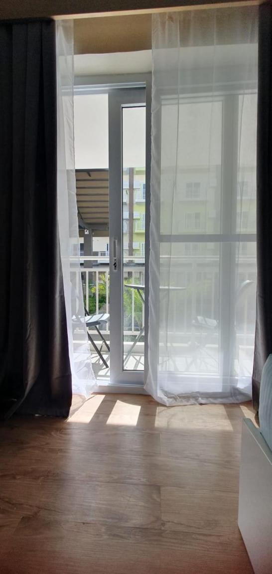 Jc Spacerentals 127b Amani Grand Residences, Balcony Pool View, Ground Floor, 5 Mins Frm Airport, Free Wifi, Netflix * Lapu-Lapu City