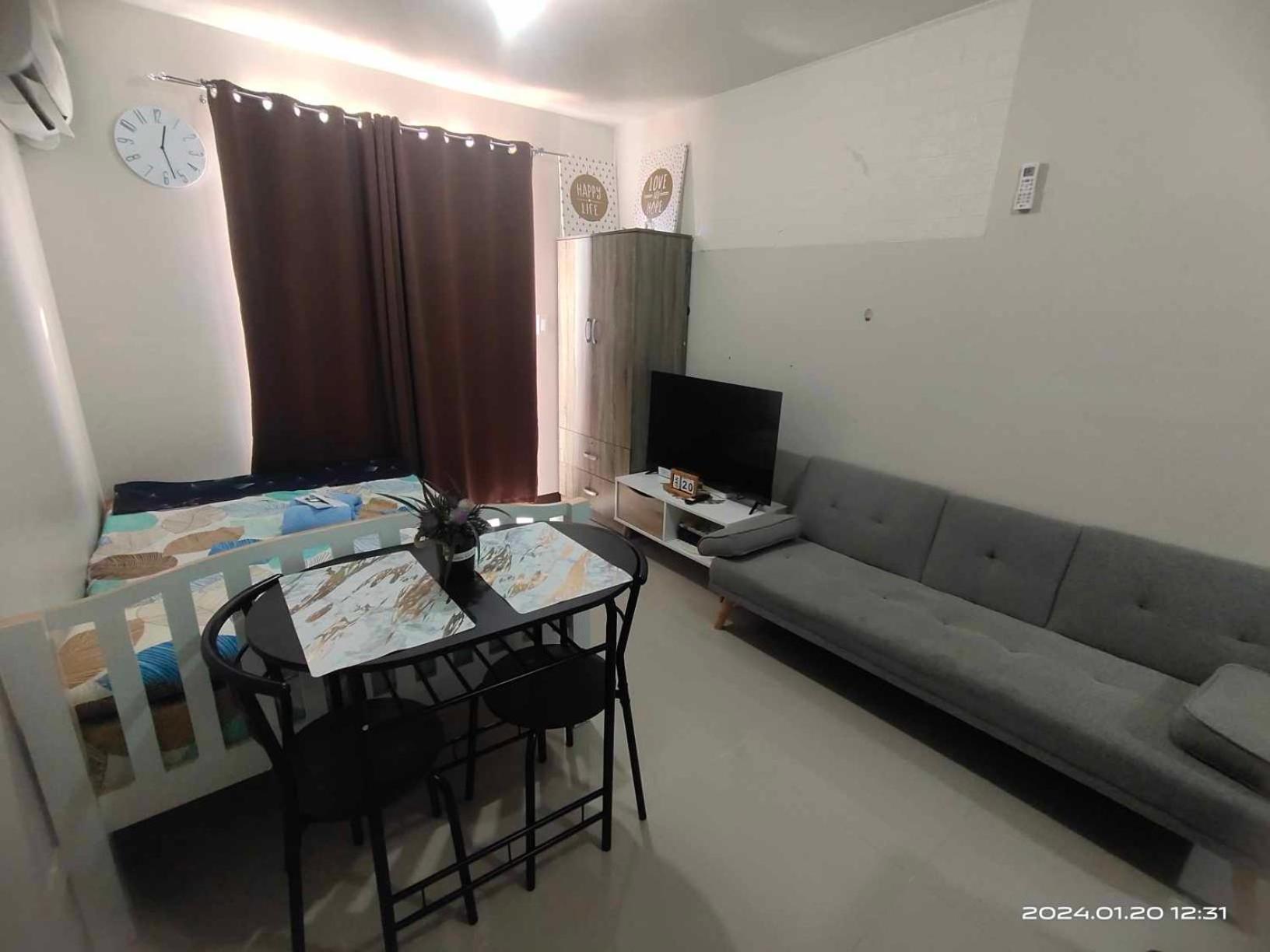 Nate & Athalia's Cityscape Condotel
