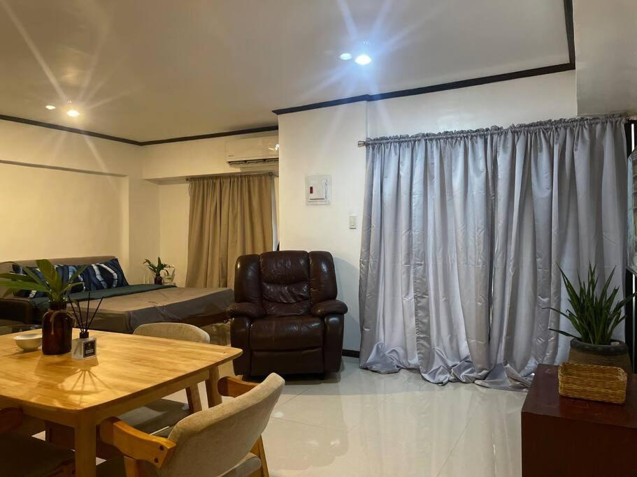 The Bachelor's At Mactan Airport Apartment