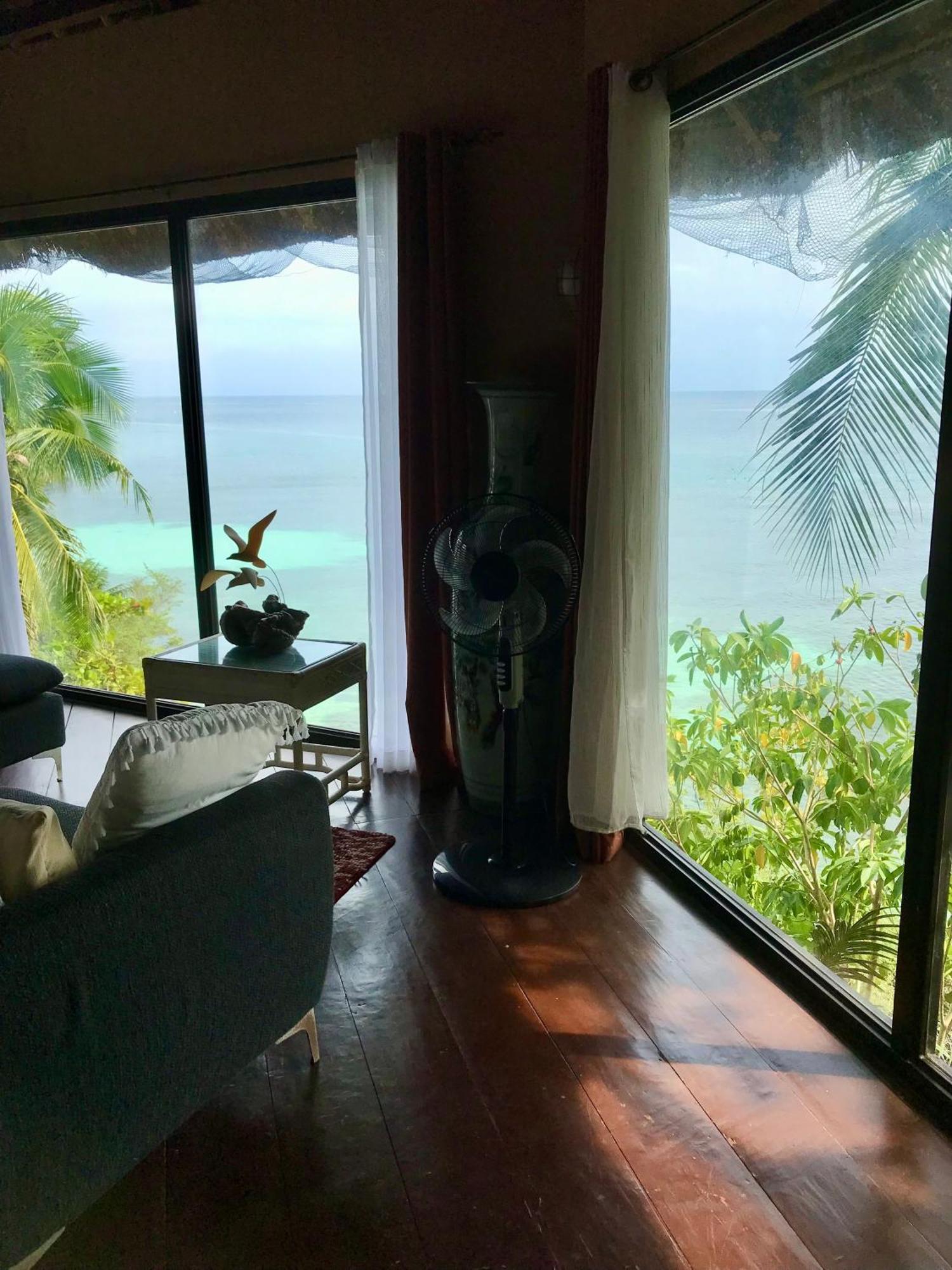Apartment Camotes Cay Hideaway