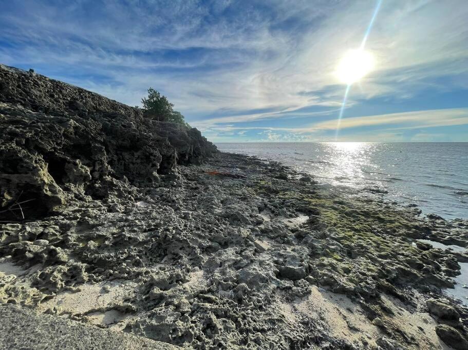 Casa Punta Seaside Resthouse In Cebu Villa *