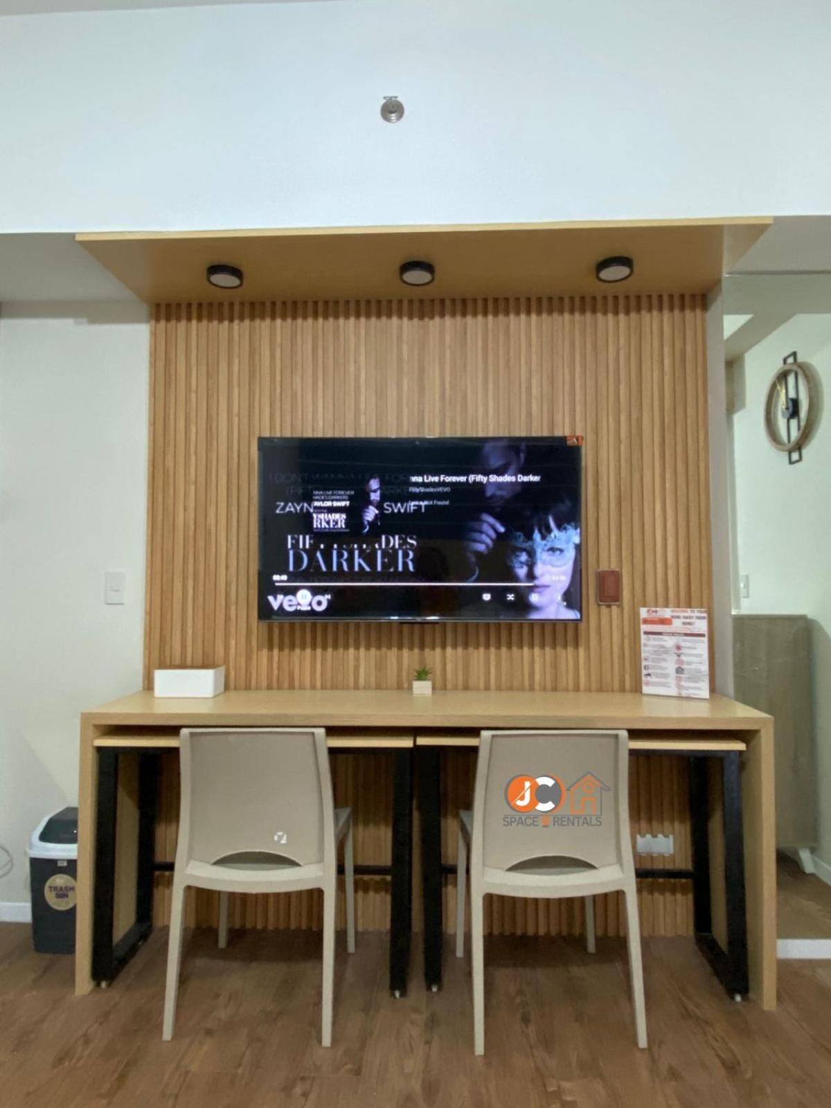 Jc Spacerentals 127b Amani Grand Residences, Balcony Pool View, Ground Floor, 5 Mins Frm Airport, Free Wifi, Netflix *