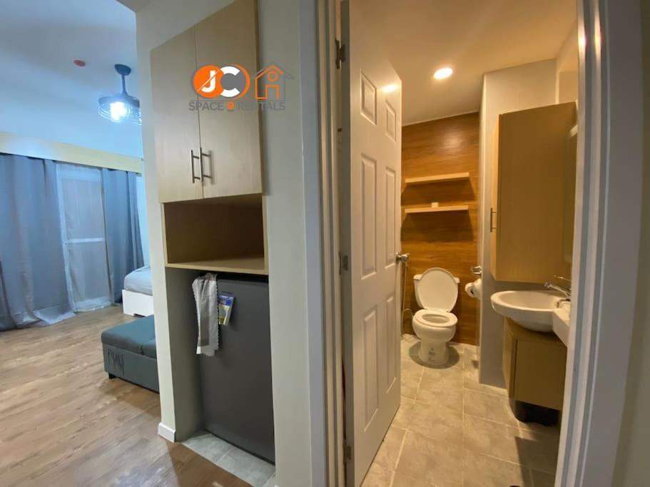 Apartamento Jc Spacerentals 127b Amani Grand Residences, Balcony Pool View, Ground Floor, 5 Mins Frm Airport, Free Wifi, Netflix Lapu-Lapu City