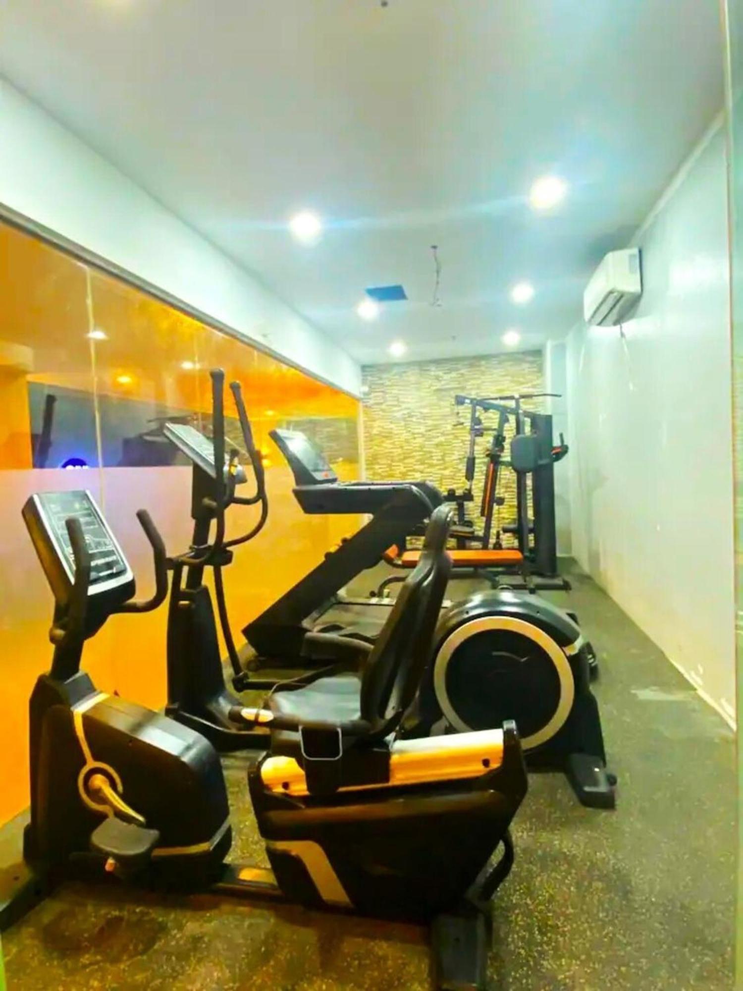 Studio-type In With Wi-fi, Netflix, Pool And Gym