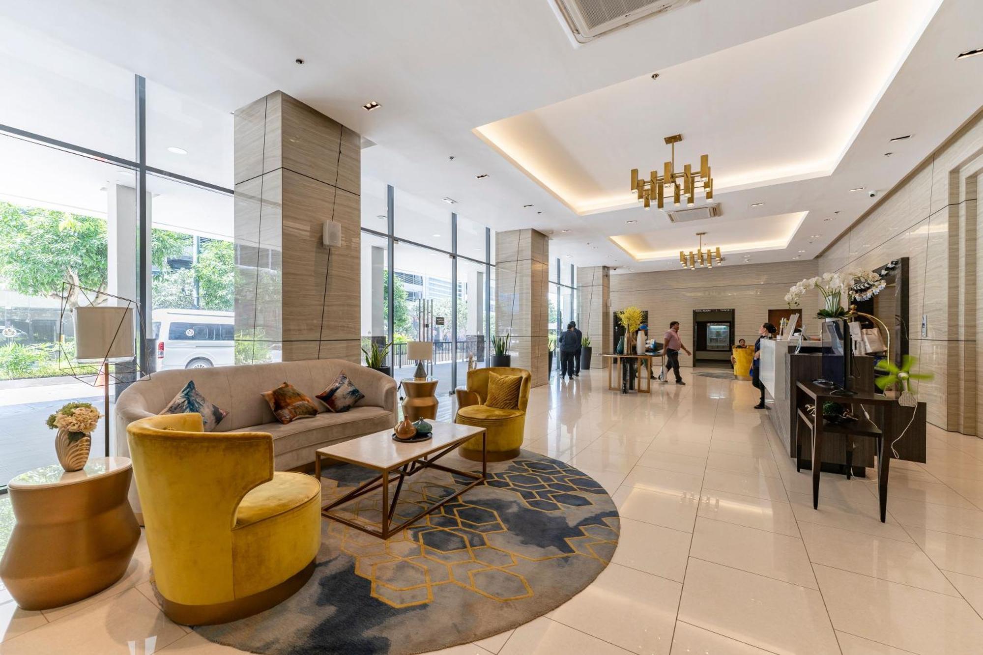 Apartment Omp 15c-t2, Seaview, Pool & Access, Near Airport, Fast Wi-fi, Netflix