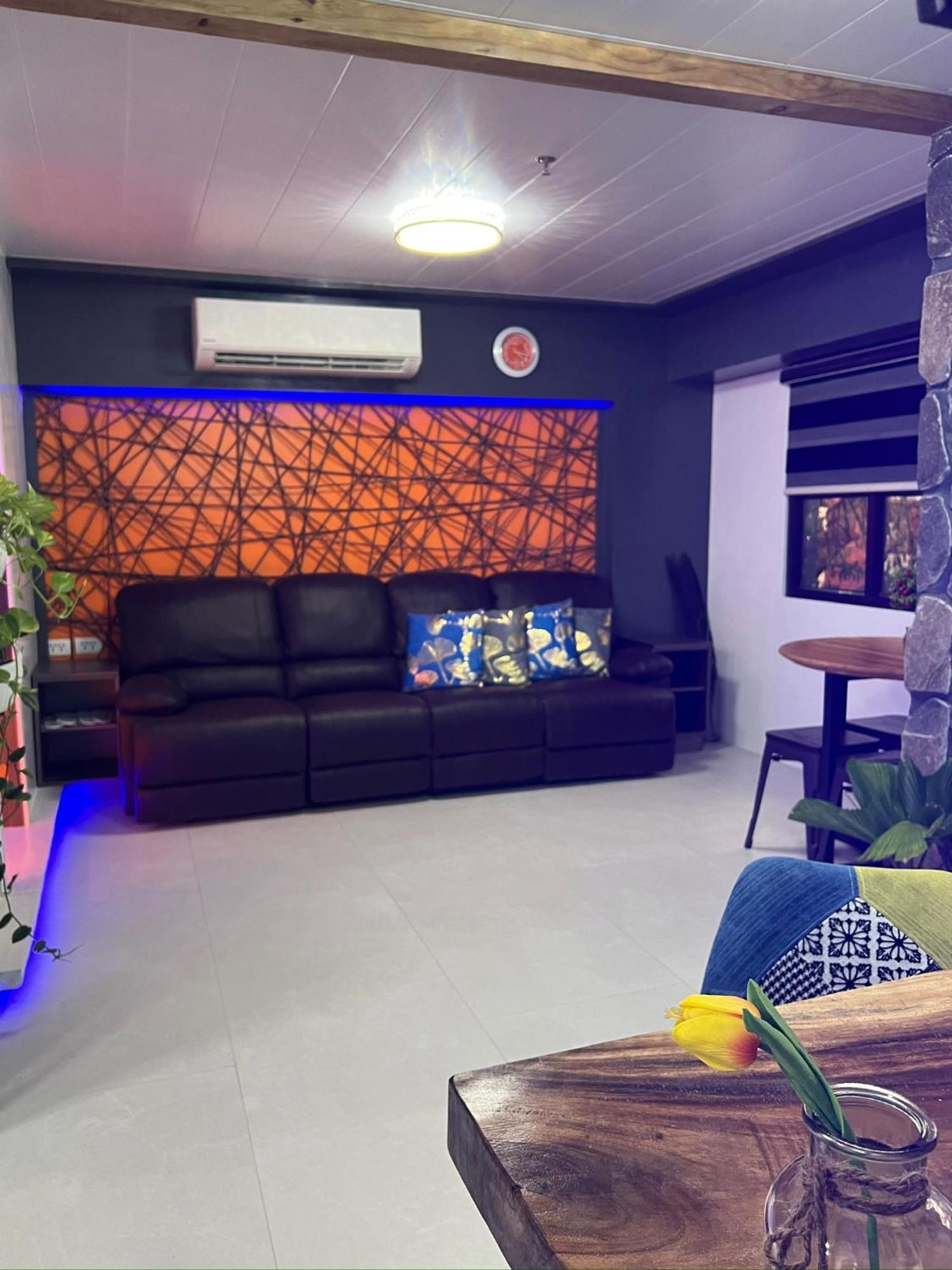 Clockworkorange Luxury 4-minutes Away To Airport