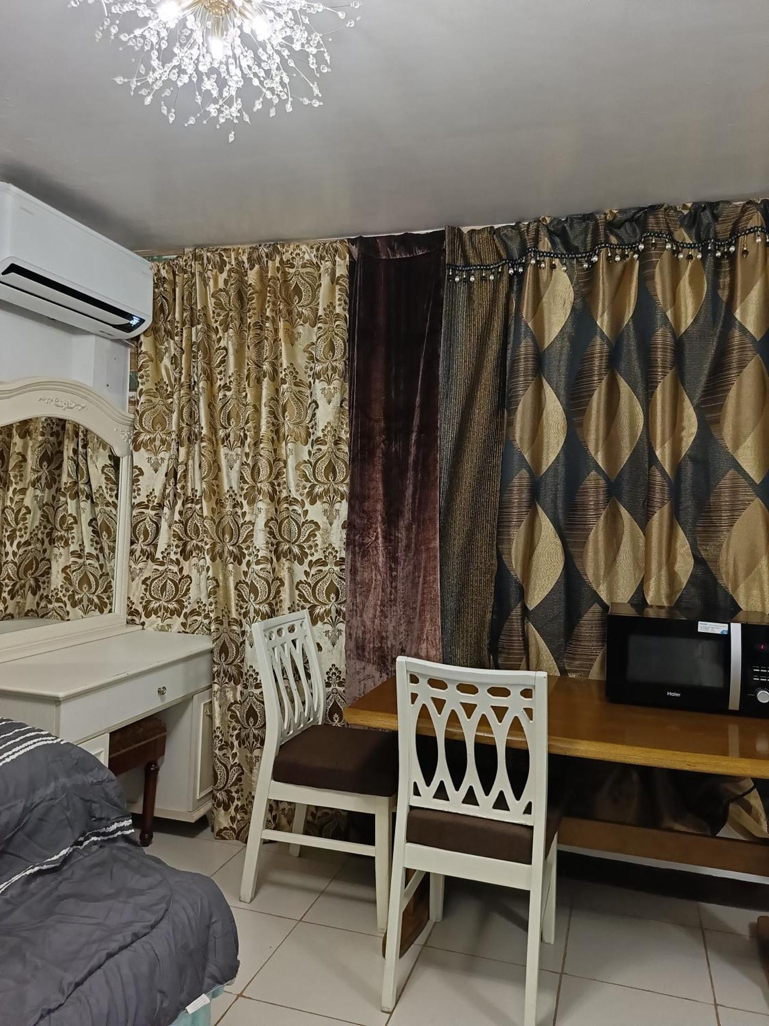 Cozy With King-size Bed, 70inch Samsung Smarttv , In Calm Urban Deca Homes Tipolo Complex Mandaue City