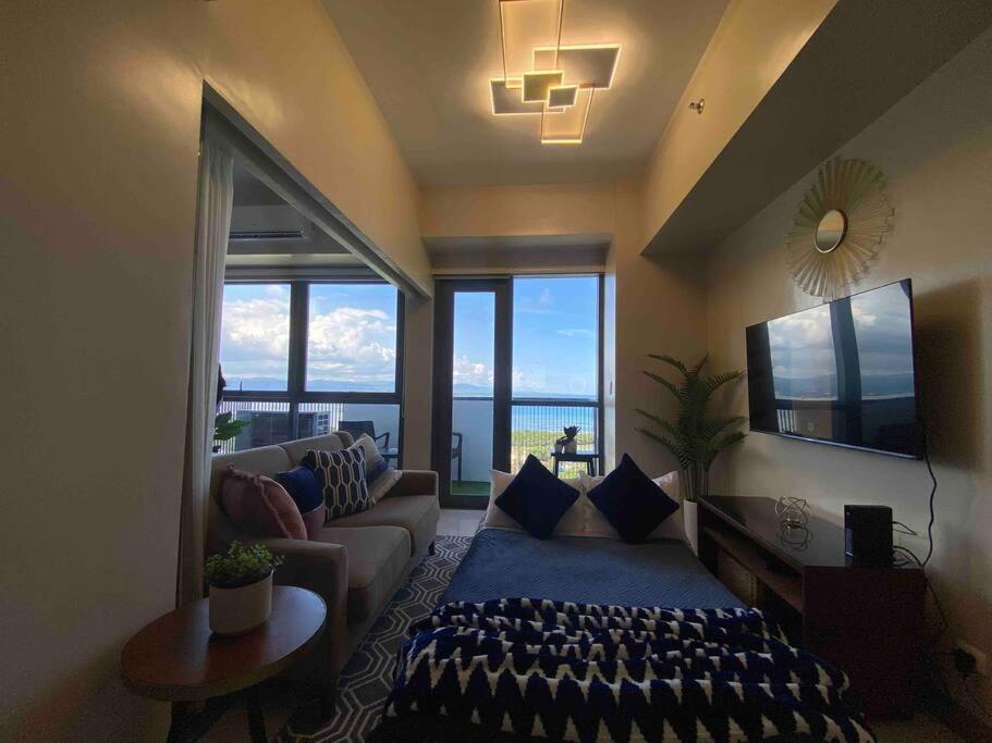 Omp 17j-t1, Seaview, Beach, Pool Access,near Airport, Fast Wi-fi, Netflix
