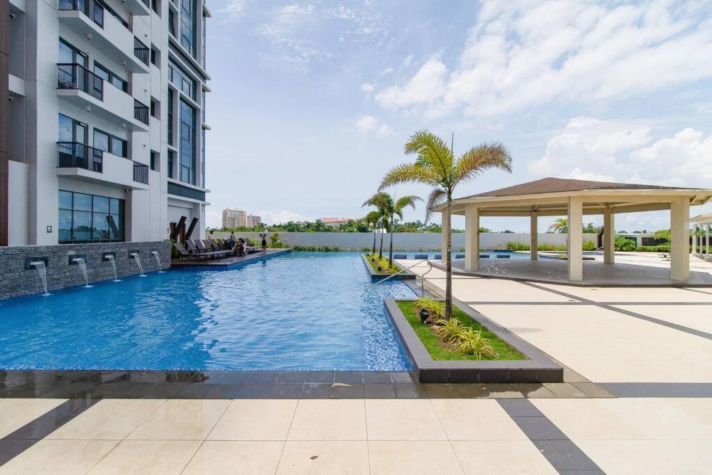 Apartment Omp 17j-t1, Seaview, Beach, Pool Access,near Airport, Fast Wi-fi, Netflix *