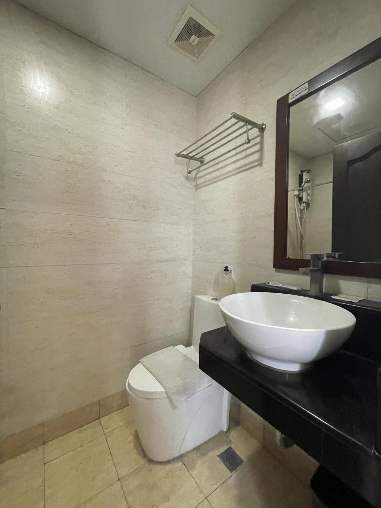 Capitol & Powered By Cocotel 3* Cebu