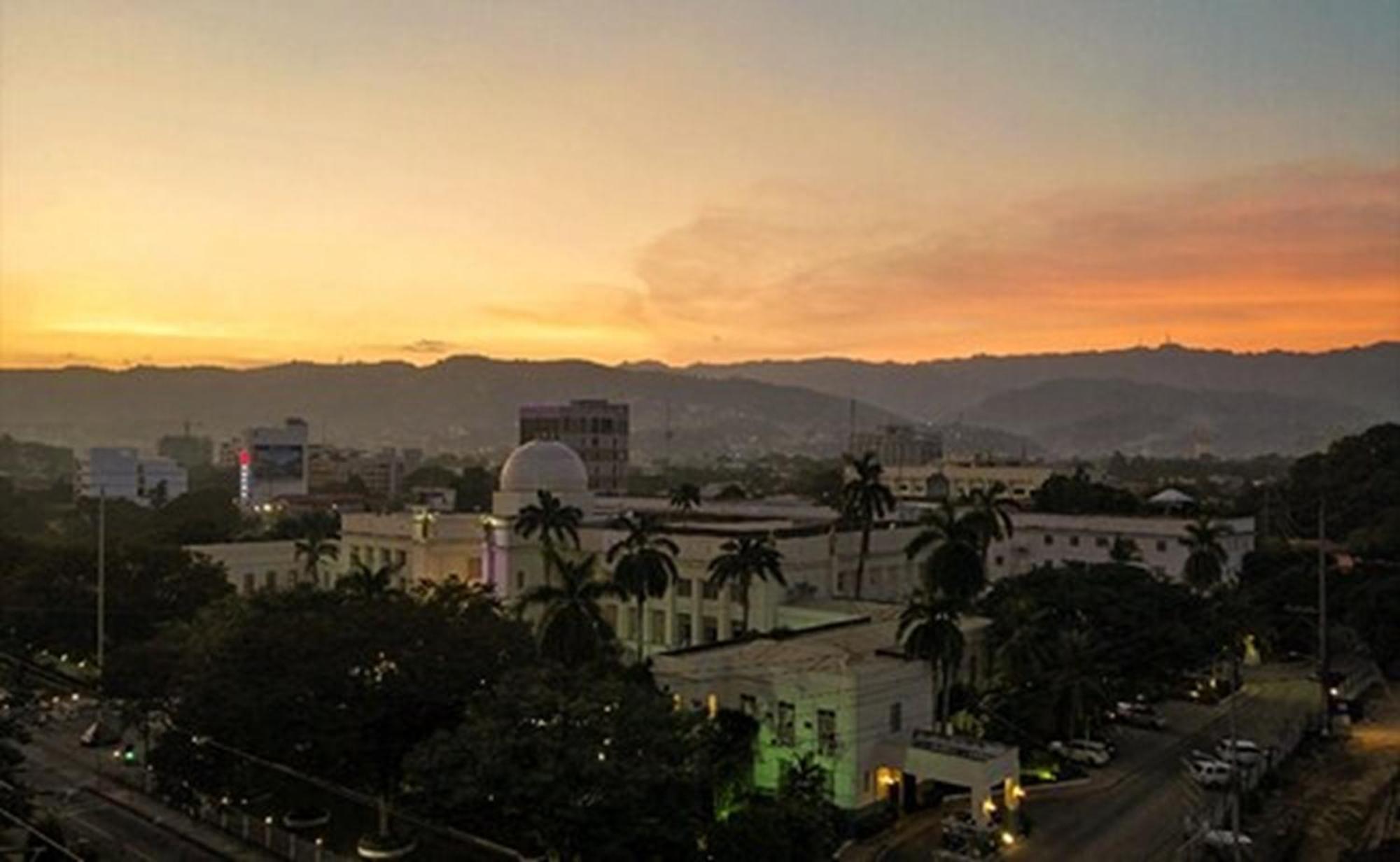 Hotel Capitol & Powered By Cocotel