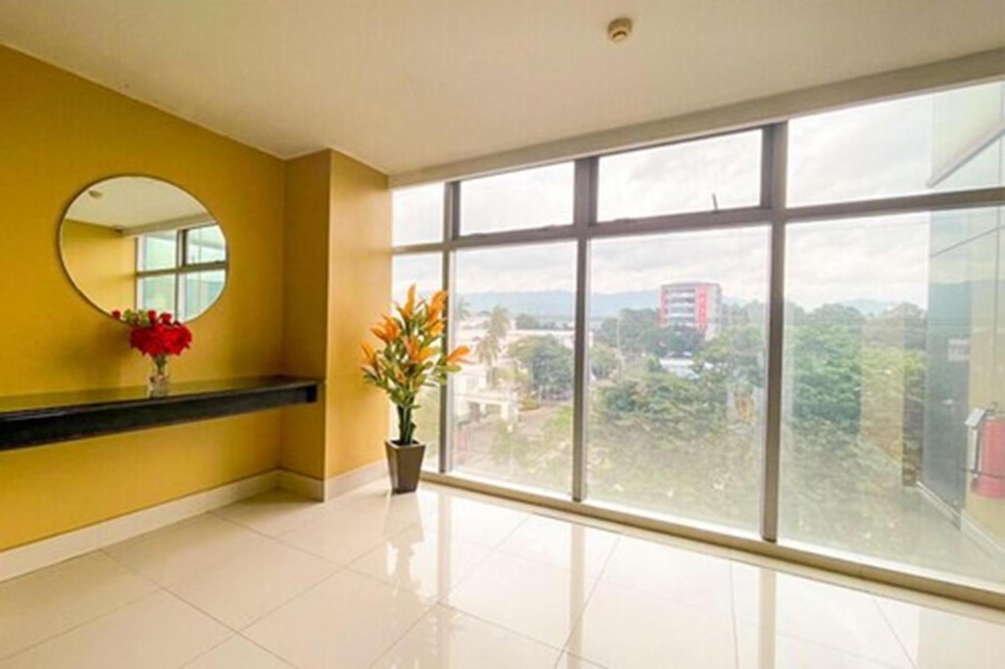 Capitol & Powered By Cocotel Hotel 3*
