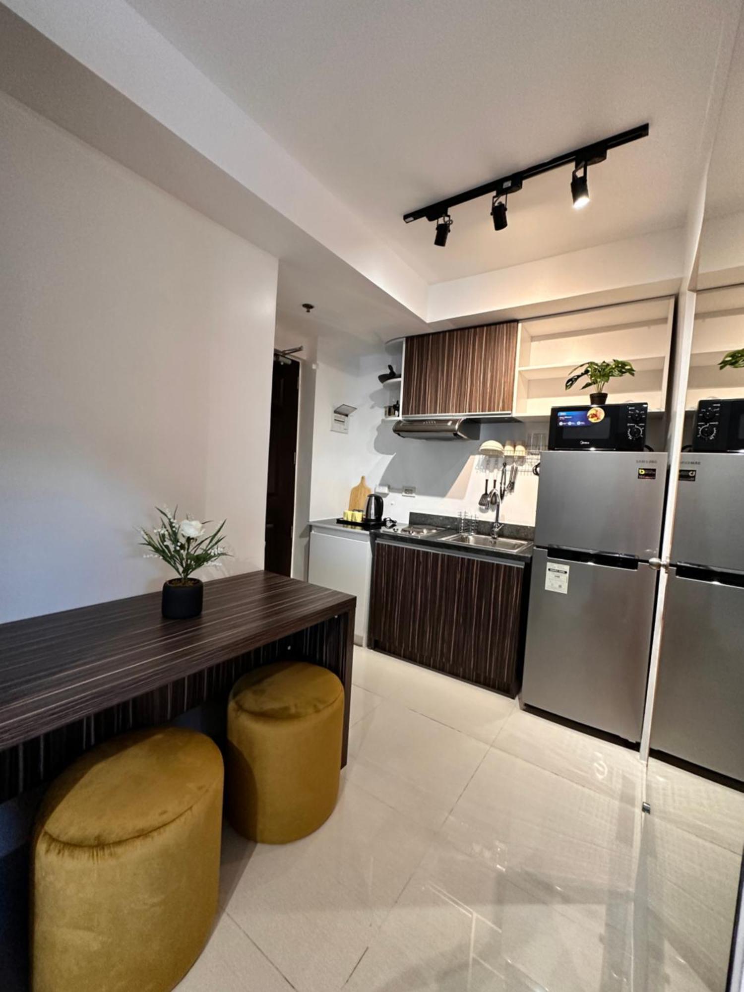 Living, The Persimmon Double Beds Apartamento *