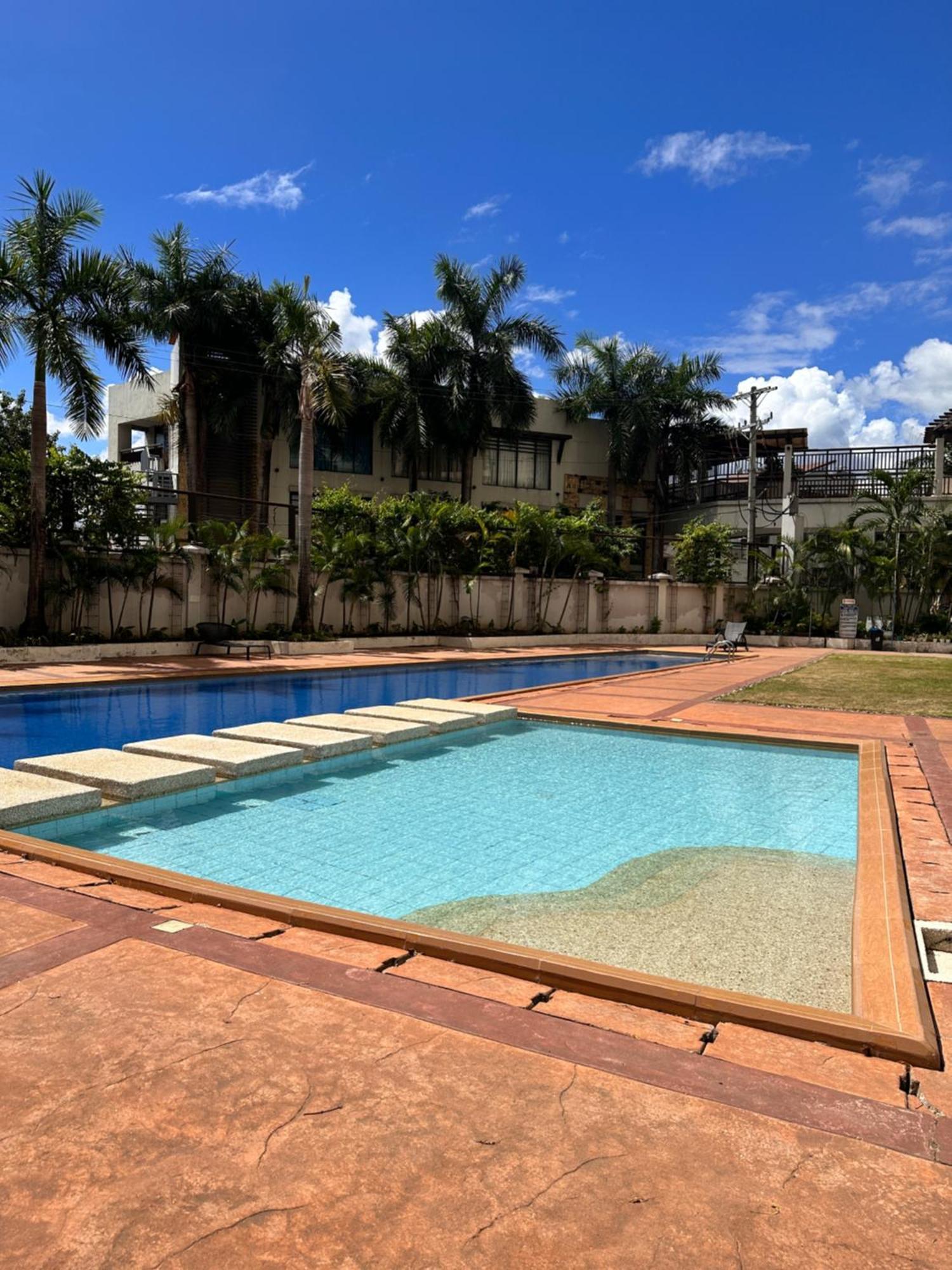 Living,the Persimmon Double Beds 4pax Apartment Cebu