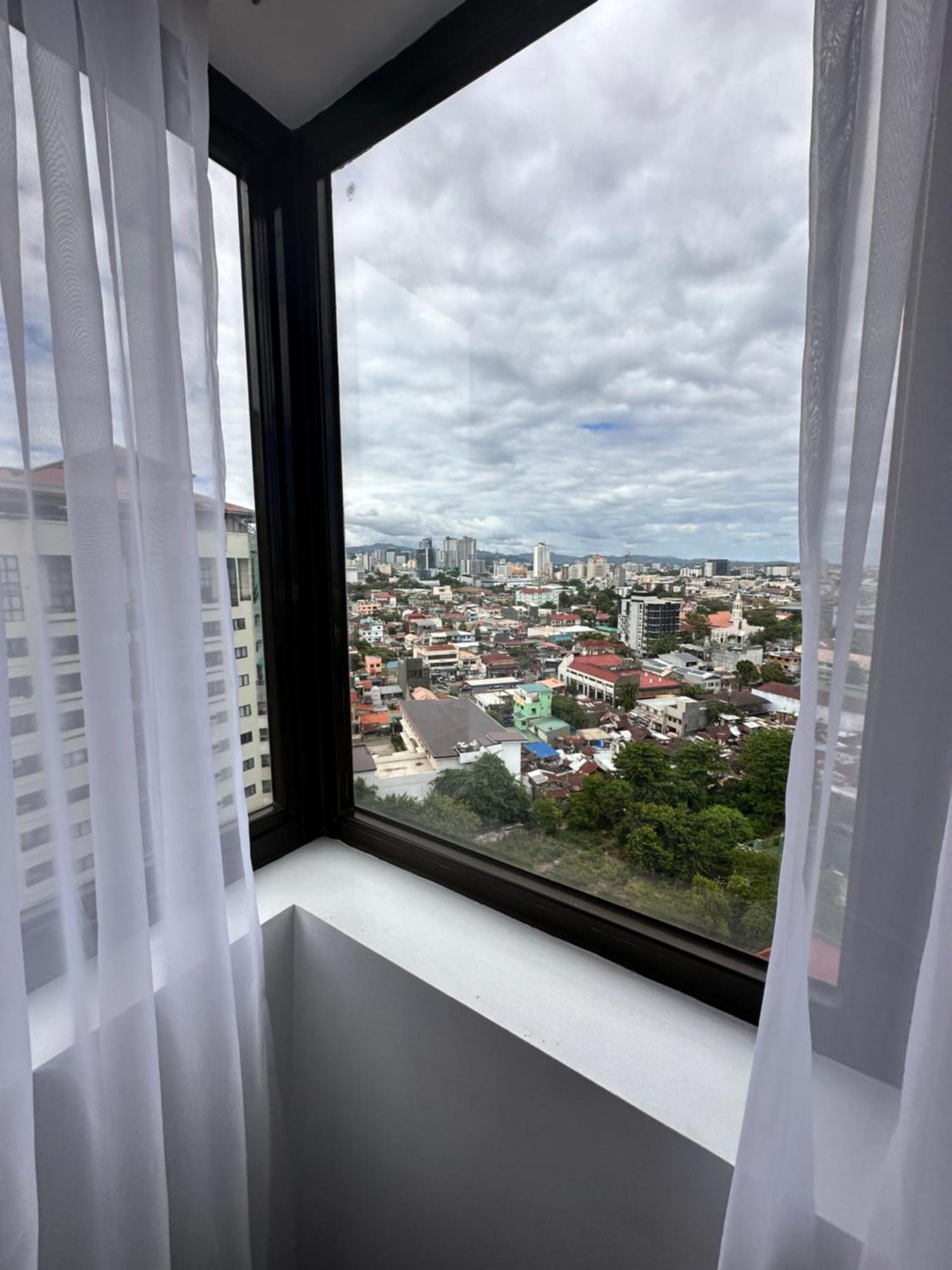 Apartment Living,the Persimmon Double Beds 4pax Cebu