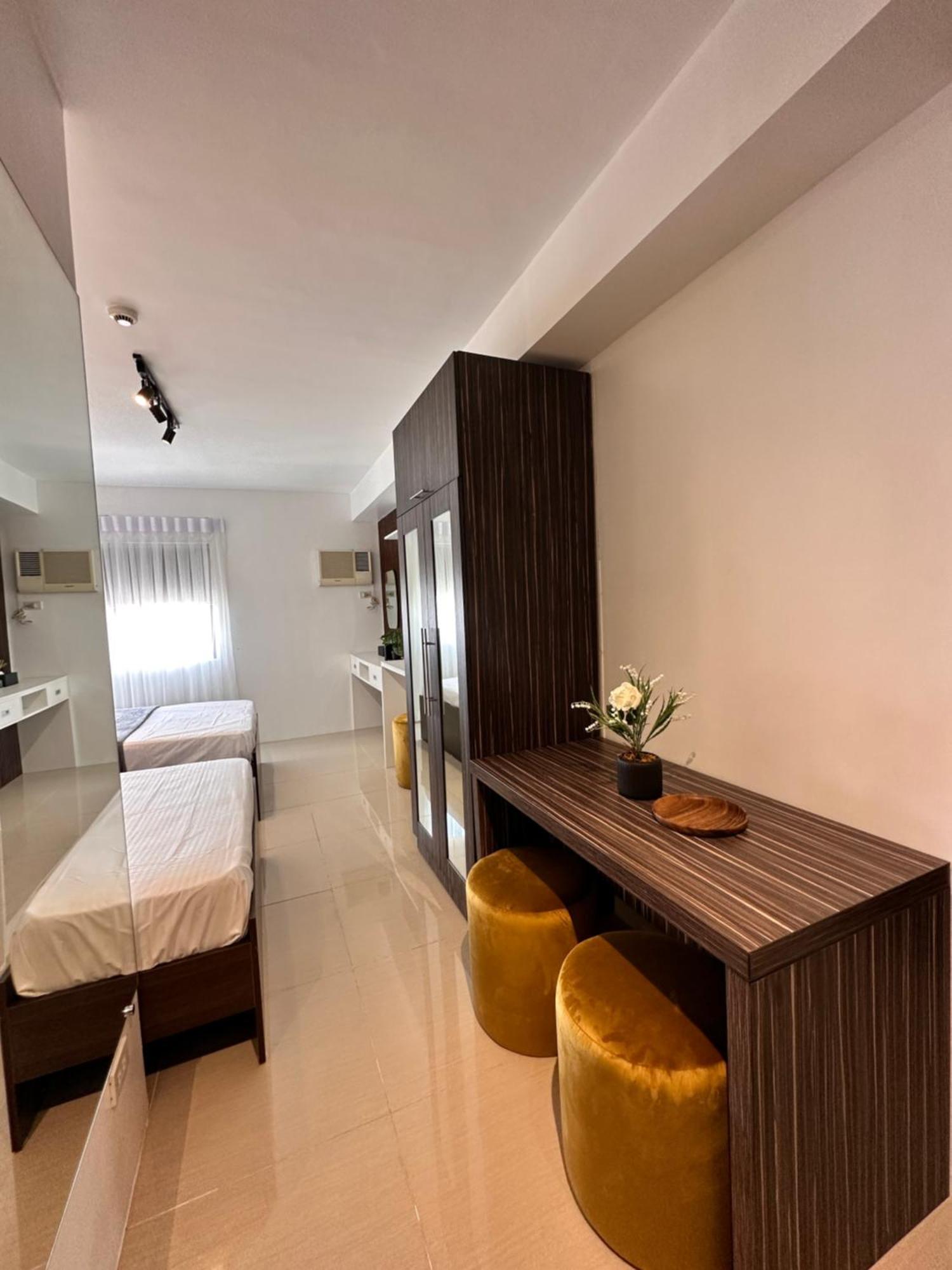 Living,the Persimmon Double Beds 4pax * Cebu