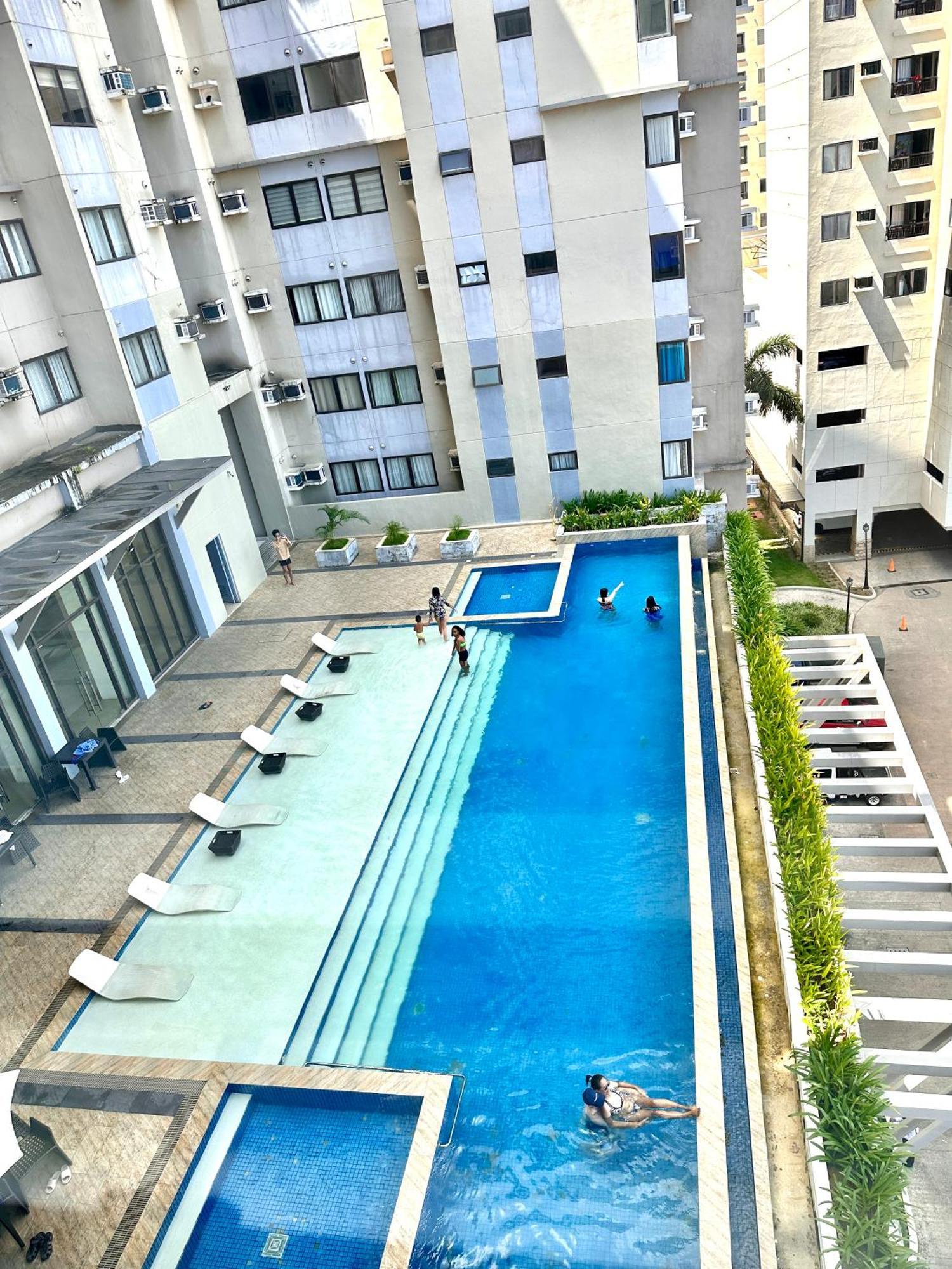 Living,the Persimmon Double Beds 4pax *