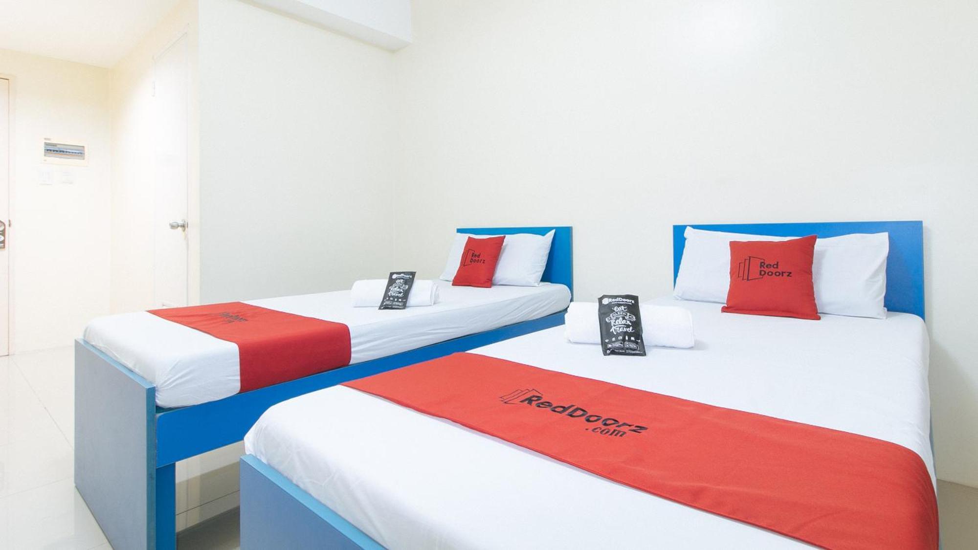 Hotel Reddoorz @ Insular Square