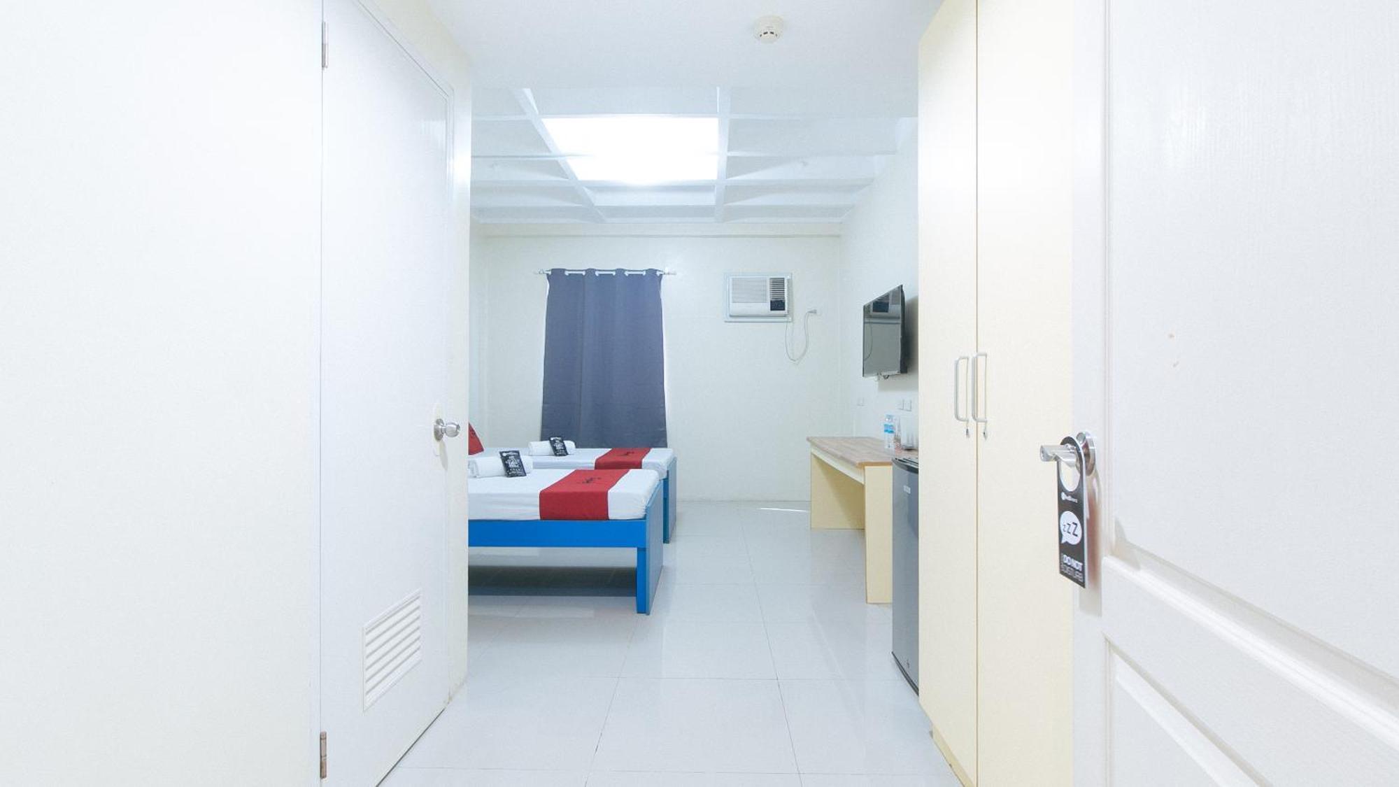 Reddoorz @ Insular Square Mandaue City
