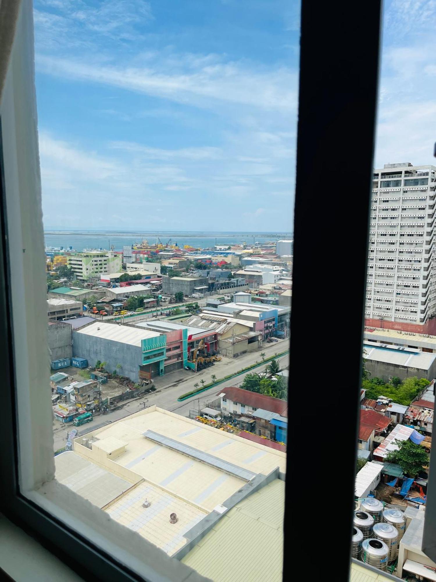 Aesthetic Functional Minimalist Space Sunvida Tower Sv1716 Cebu
