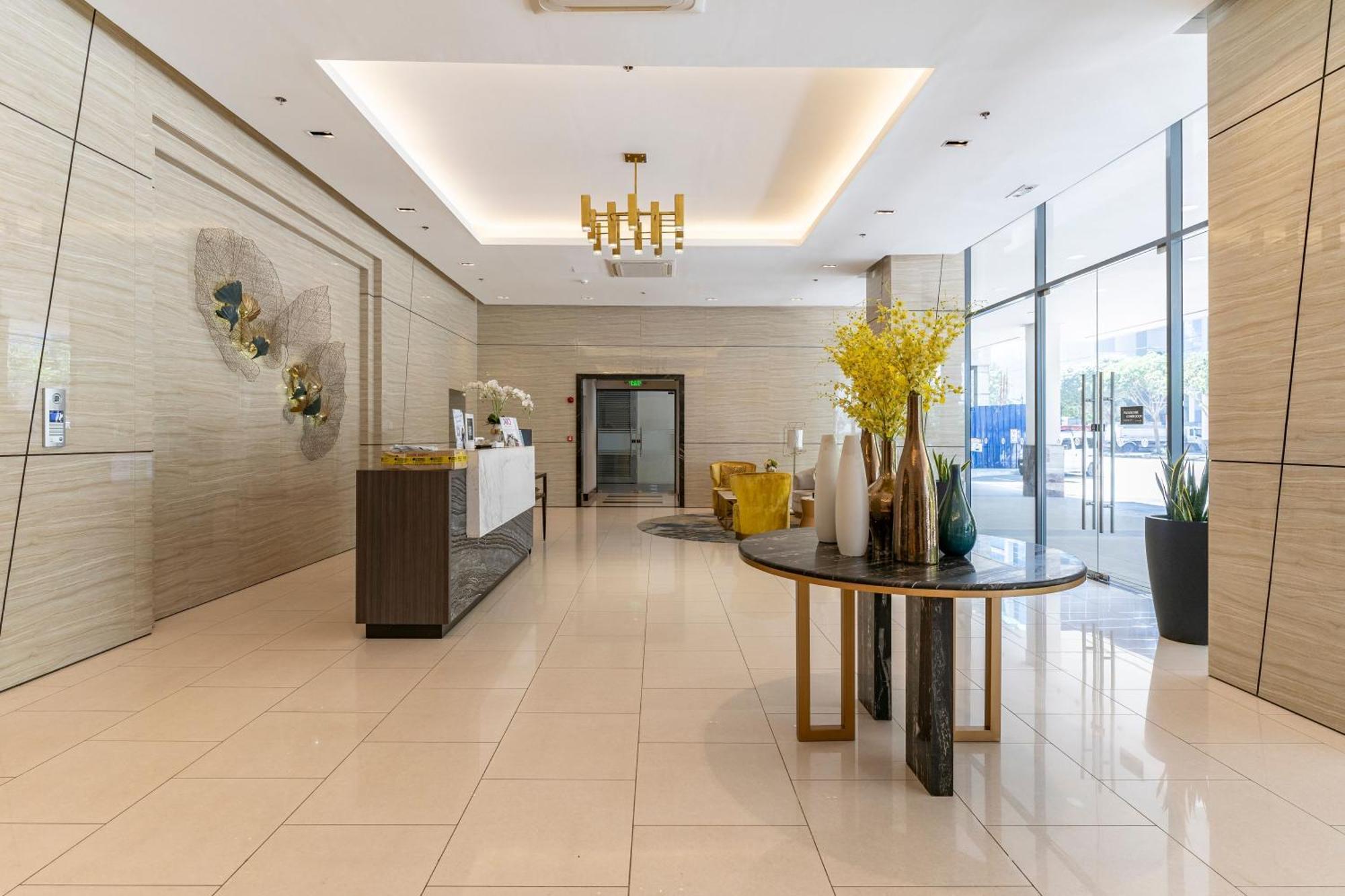 Aparthotel Omp T1-6h, & Pool Access, Near Airport, Fast Wifi, Netflix